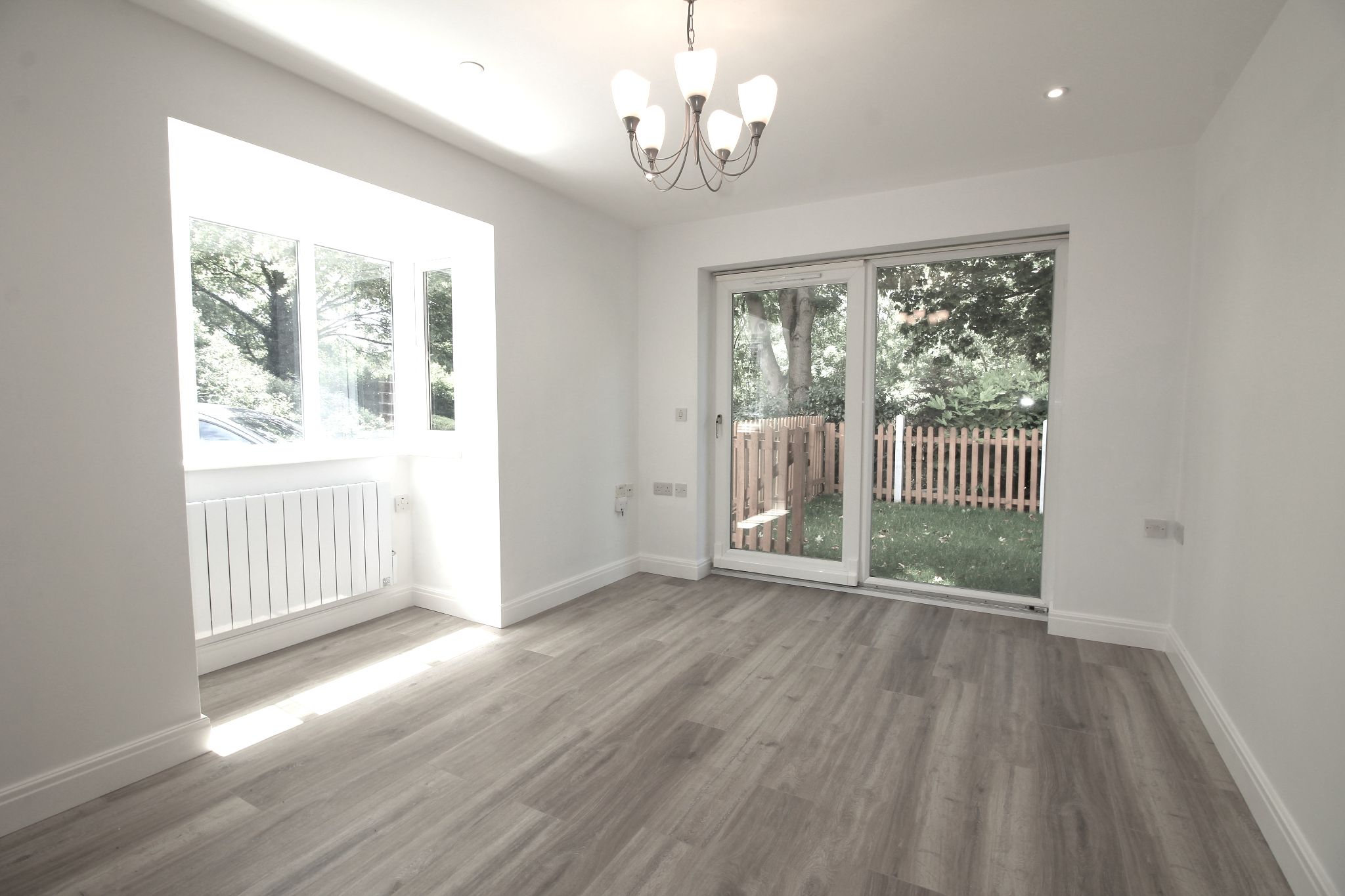 2 bedroom semi-detached bungalow Let Agreed in Solihull - Photograph 3.