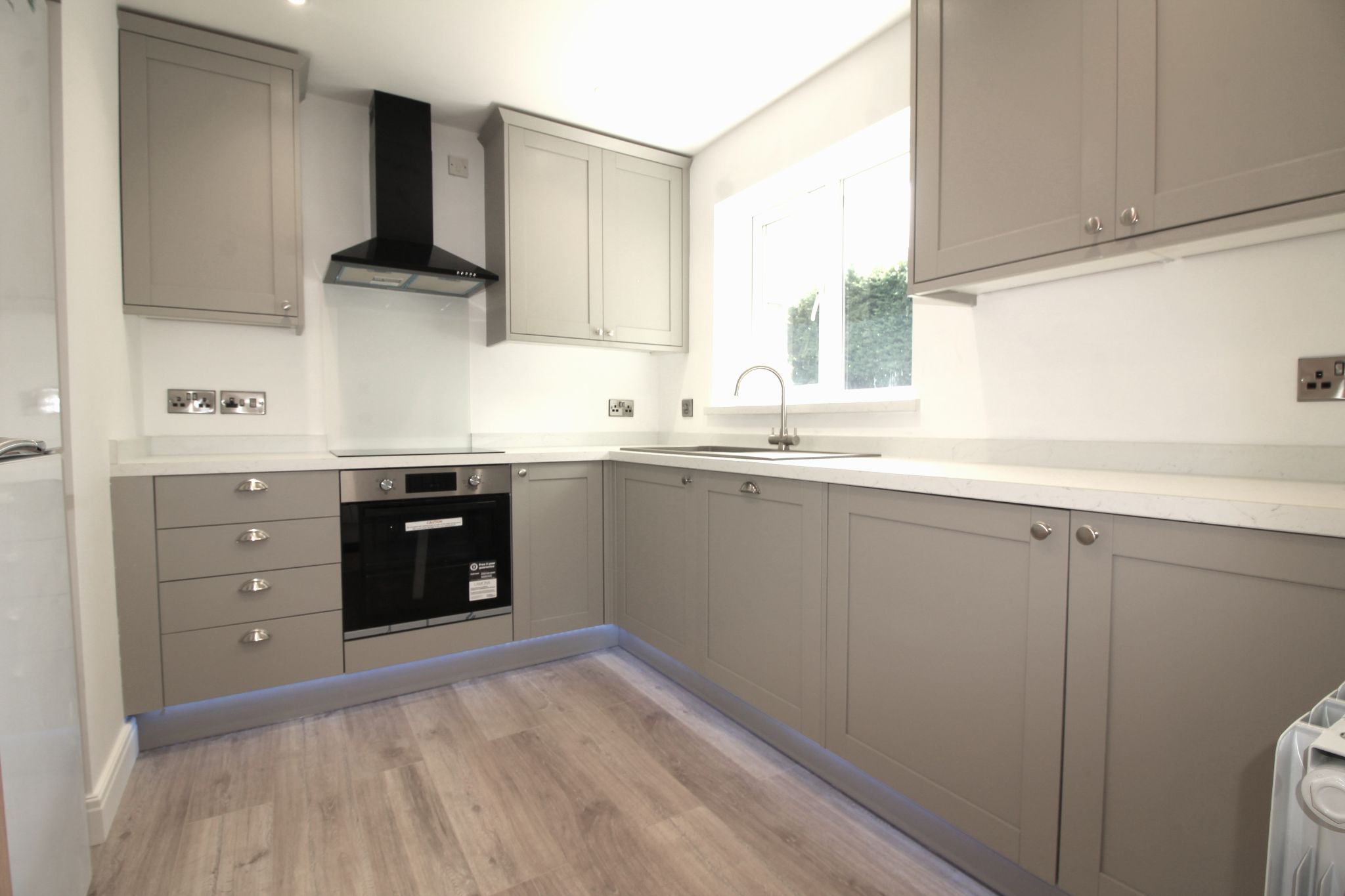 2 bedroom semi-detached bungalow Let Agreed in Solihull - Photograph 2.