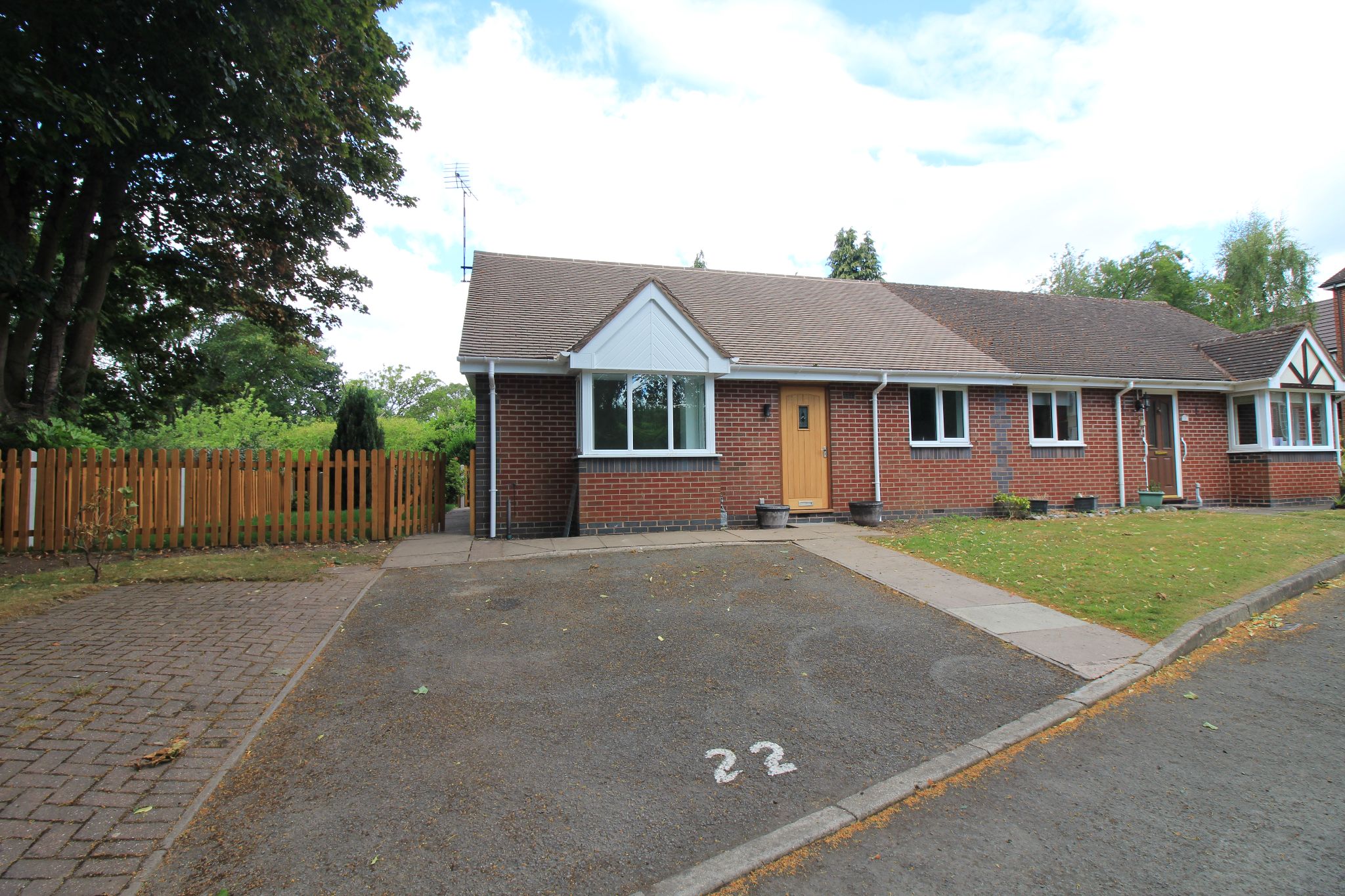 2 bedroom semi-detached bungalow Let Agreed in Solihull - Photograph 1.