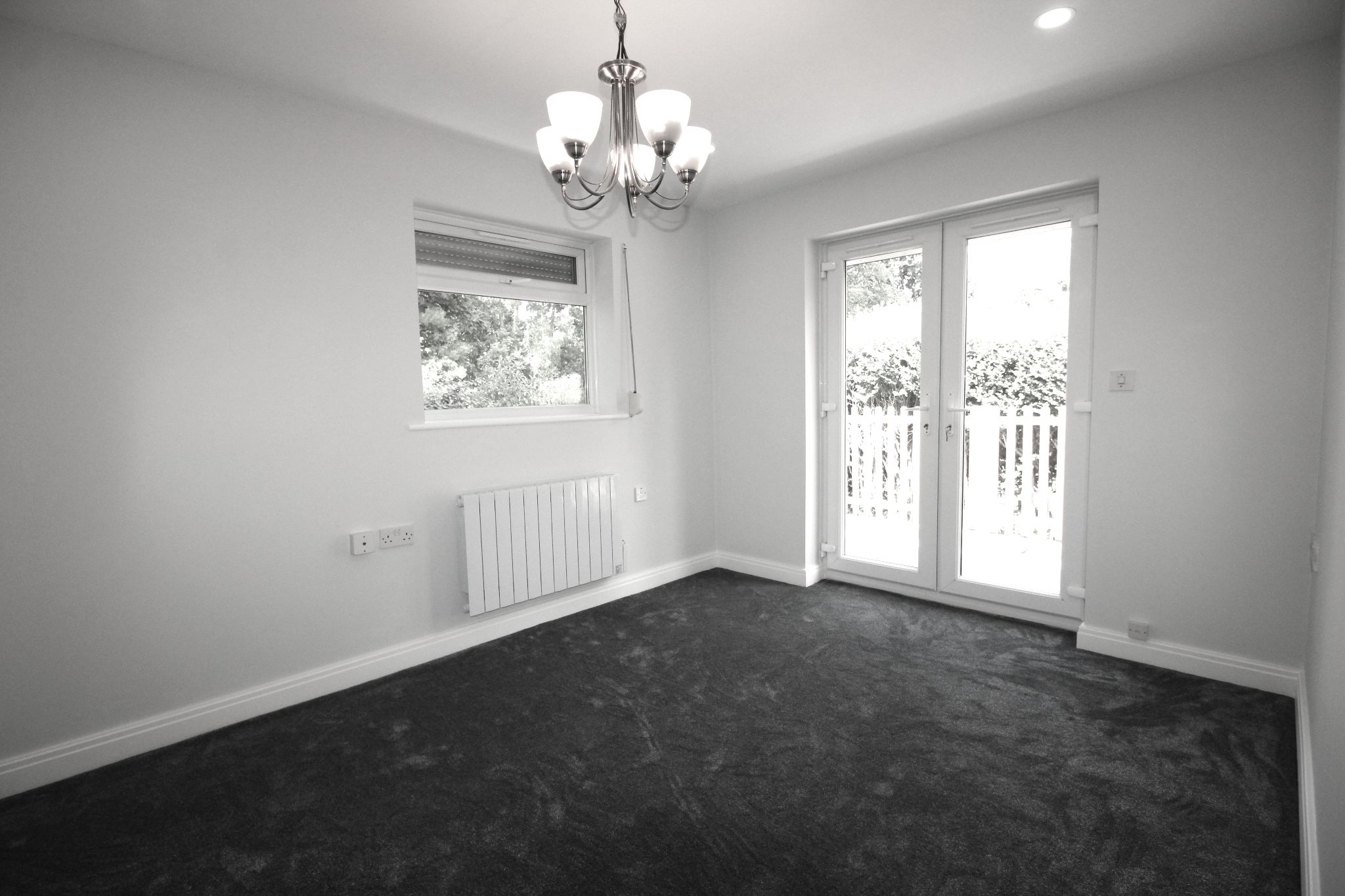 2 bedroom semi-detached bungalow Let Agreed in Solihull - Photograph 5.