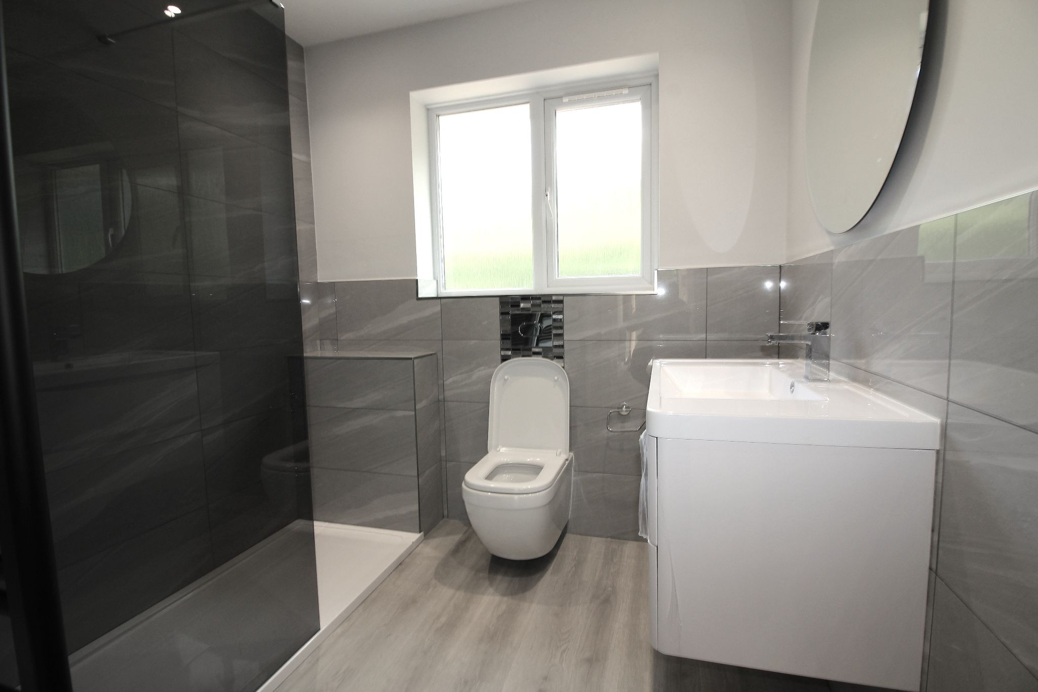 2 bedroom semi-detached bungalow Let Agreed in Solihull - Photograph 6.