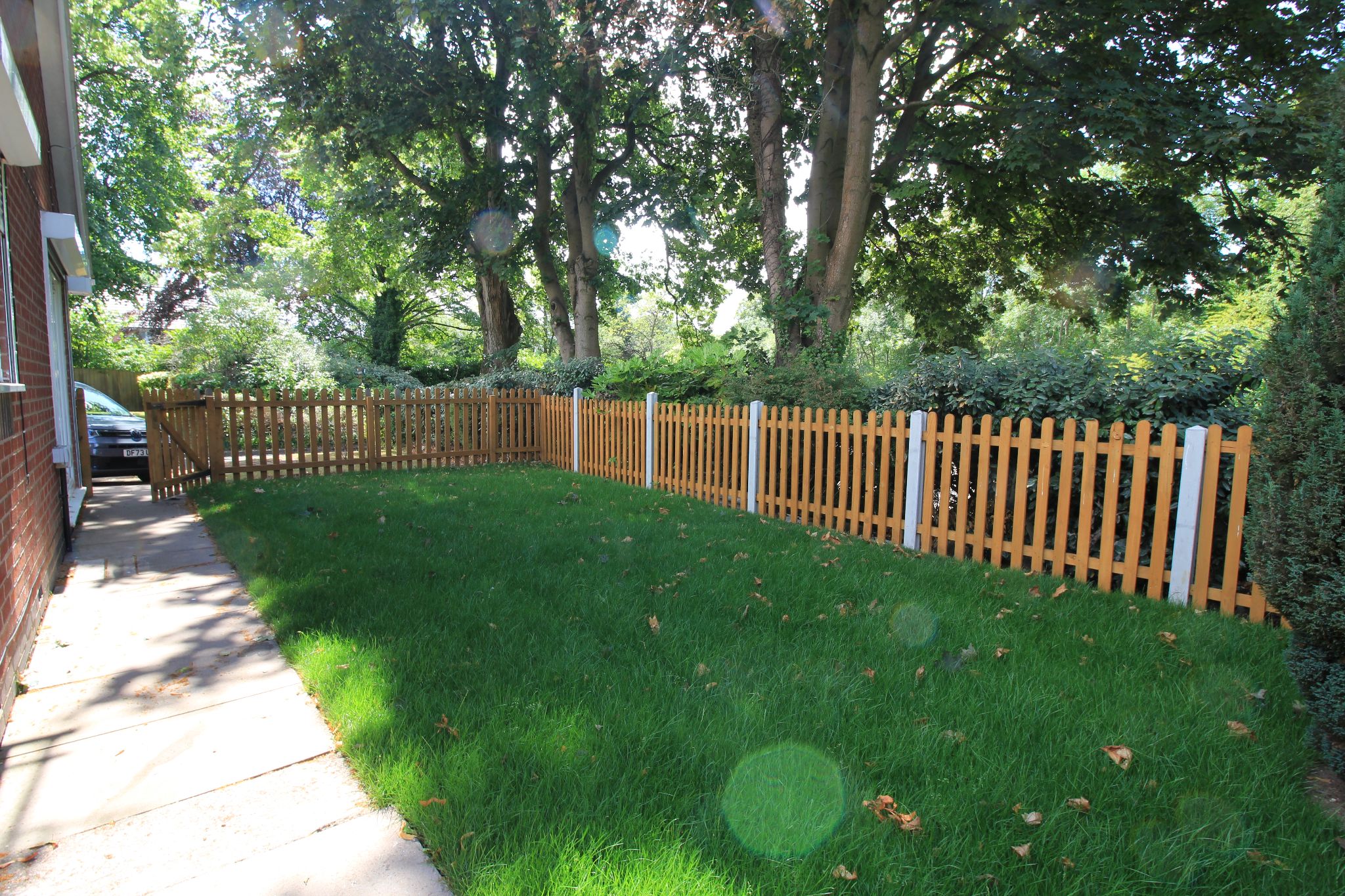 2 bedroom semi-detached bungalow Let Agreed in Solihull - Photograph 8.