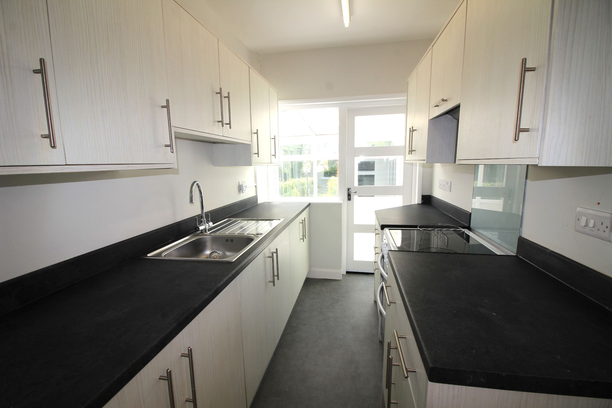 3 bedroom semi-detached house Let Agreed in Birmingham - Photograph 3.