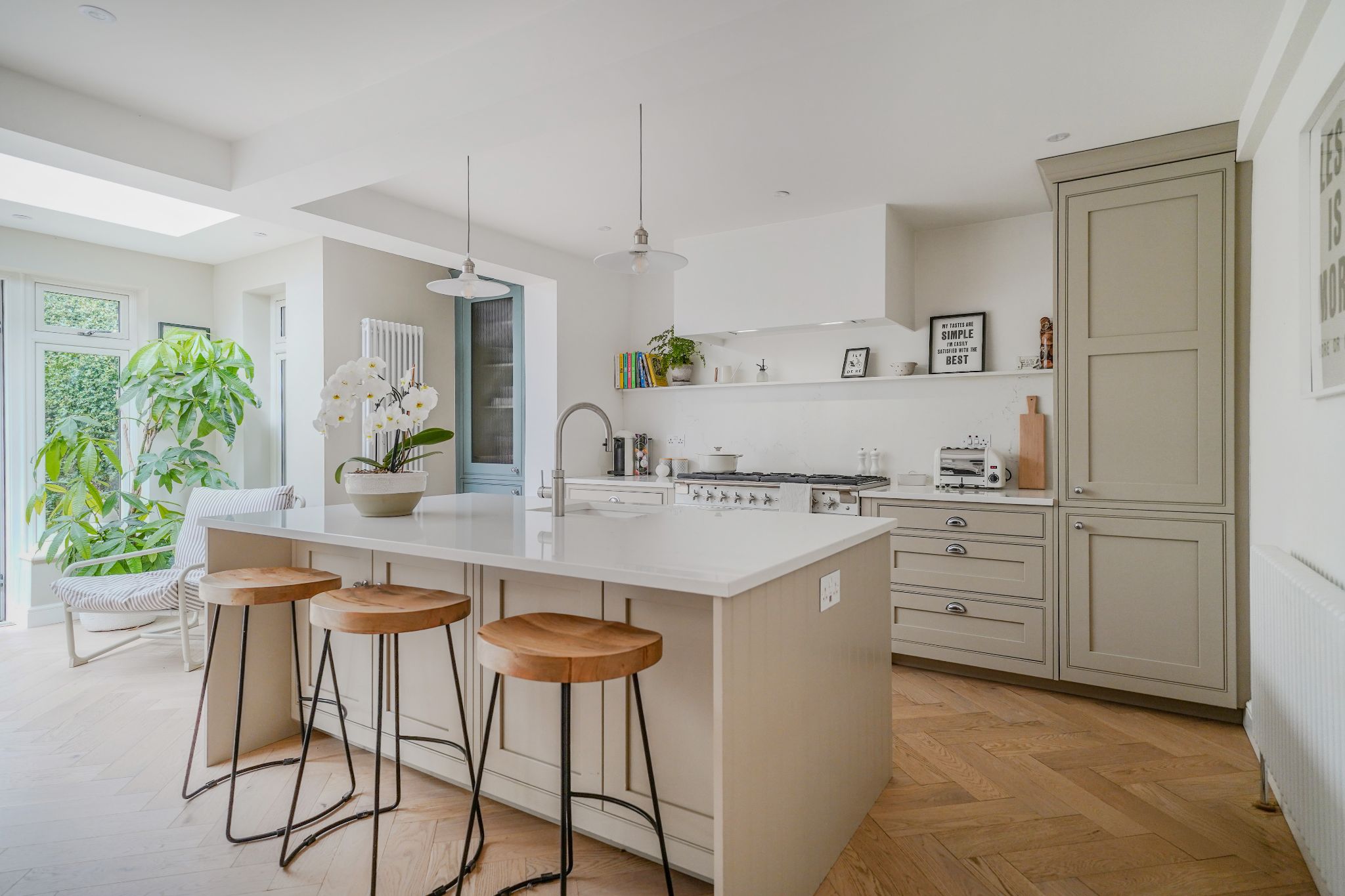 3 bedroom detached dormer house For Sale in Solihull - Photograph 5.