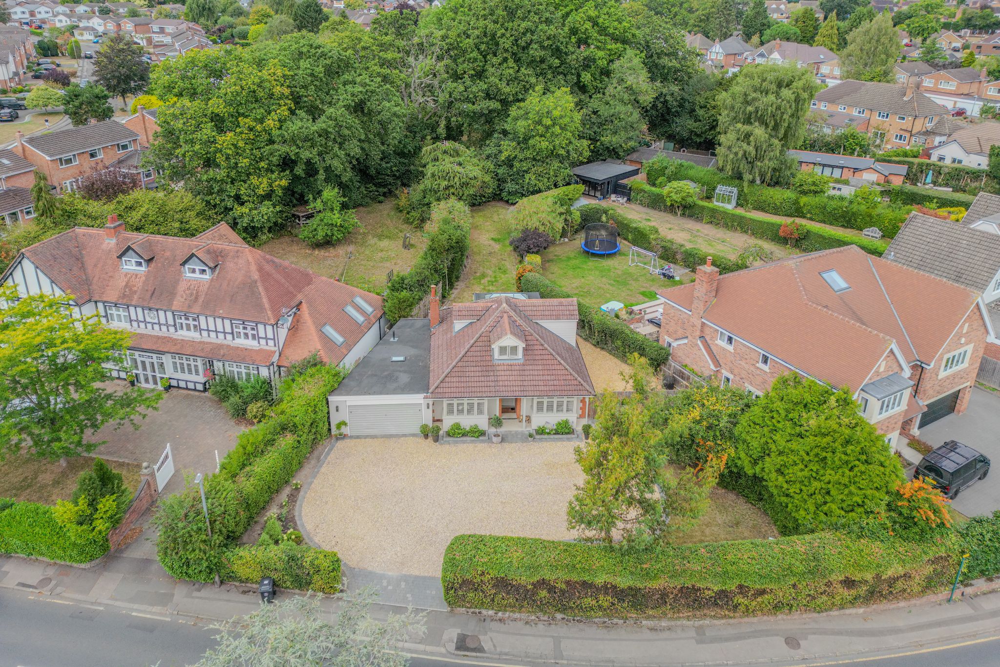 3 bedroom detached dormer house For Sale in Solihull - Photograph 4.