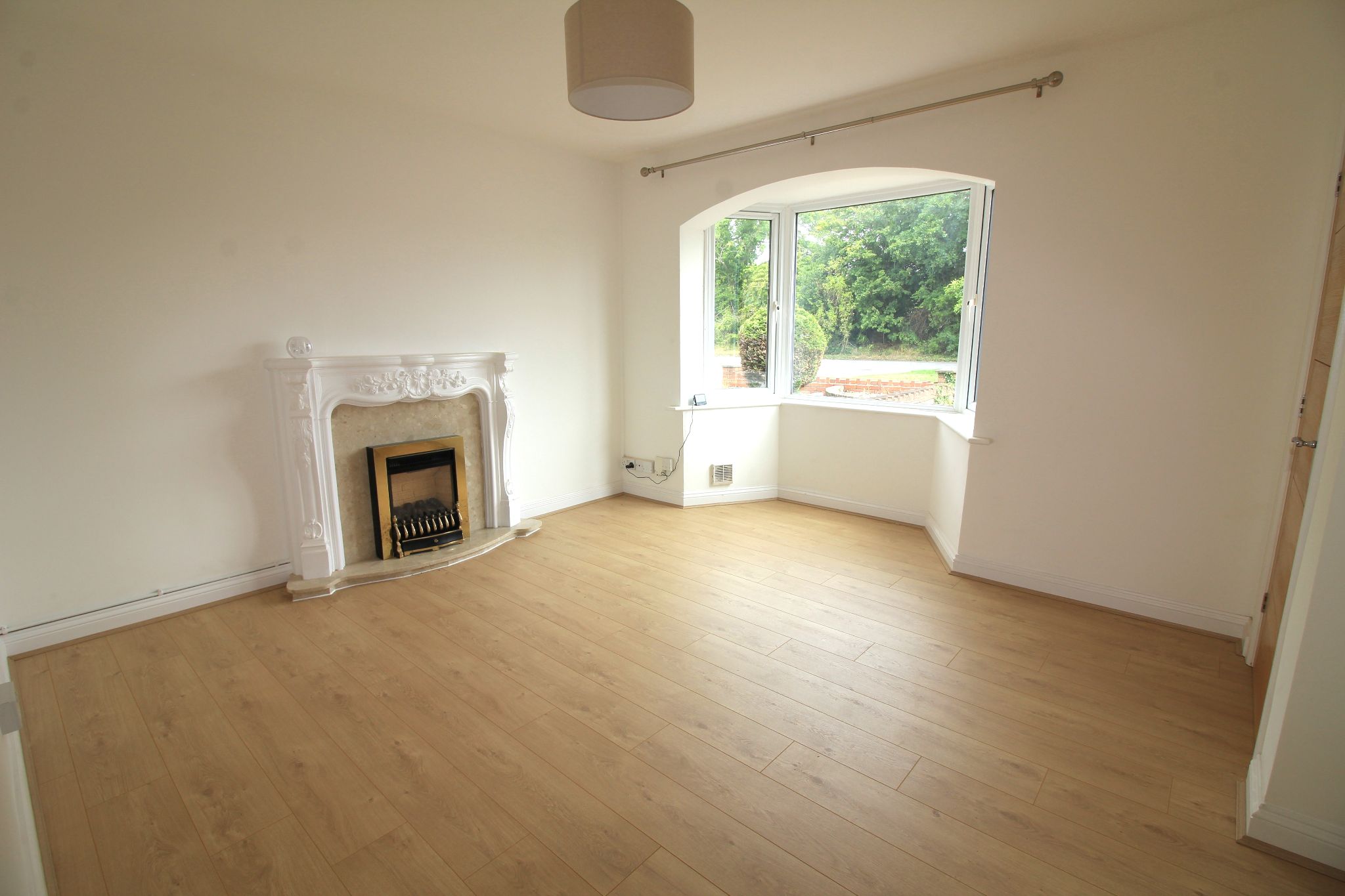 3 bedroom semi-detached house Let Agreed in Solihull - Photograph 2.
