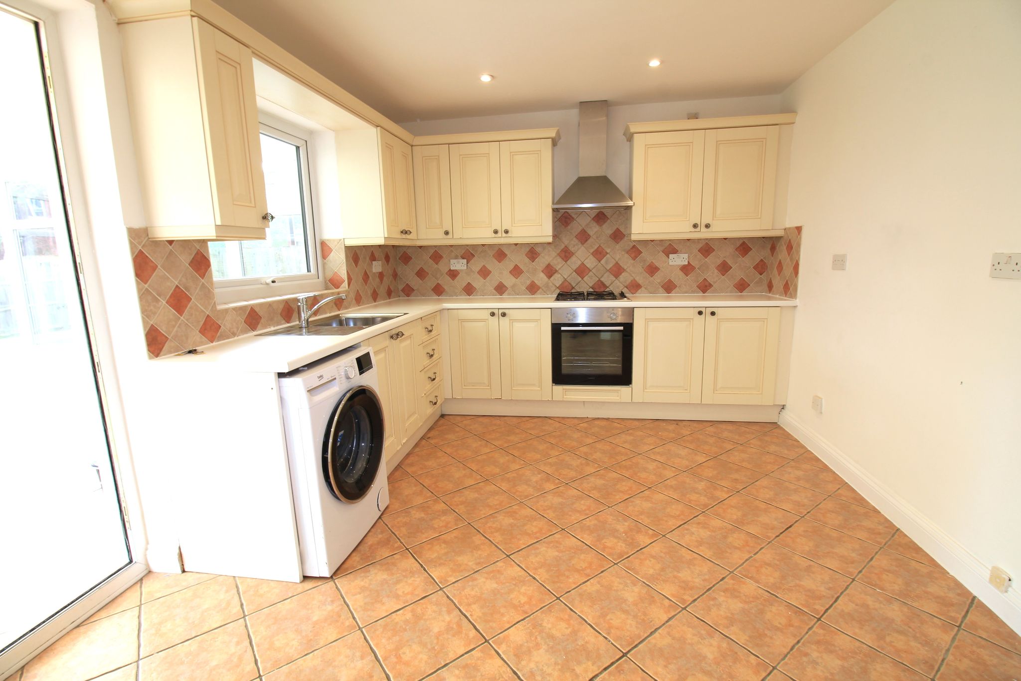 3 bedroom semi-detached house Let Agreed in Solihull - Photograph 3.
