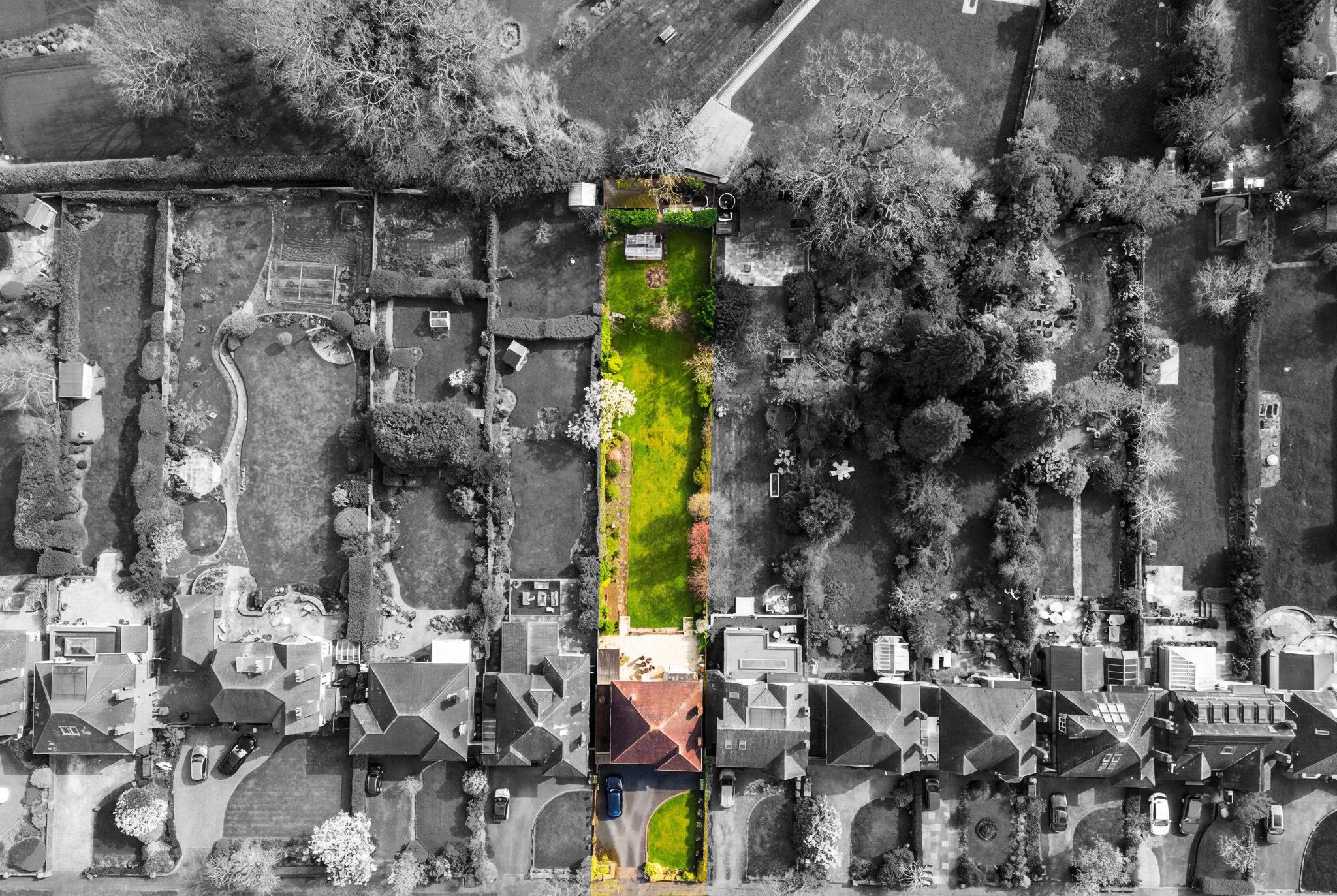 4 bedroom detached house For Sale in Solihull - Photograph 3.