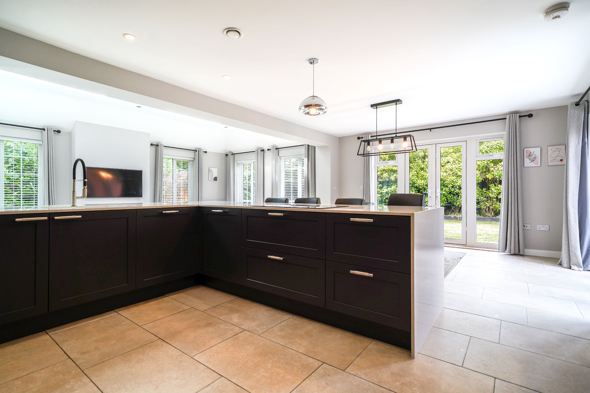 5 bedroom detached house SSTC in Solihull - Photograph 4.