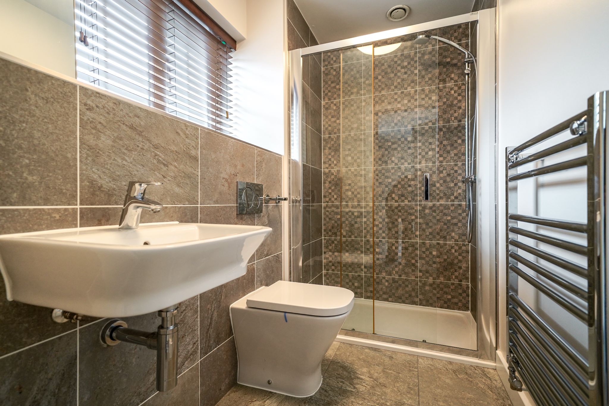 5 bedroom detached house SSTC in Solihull - Photograph 15.