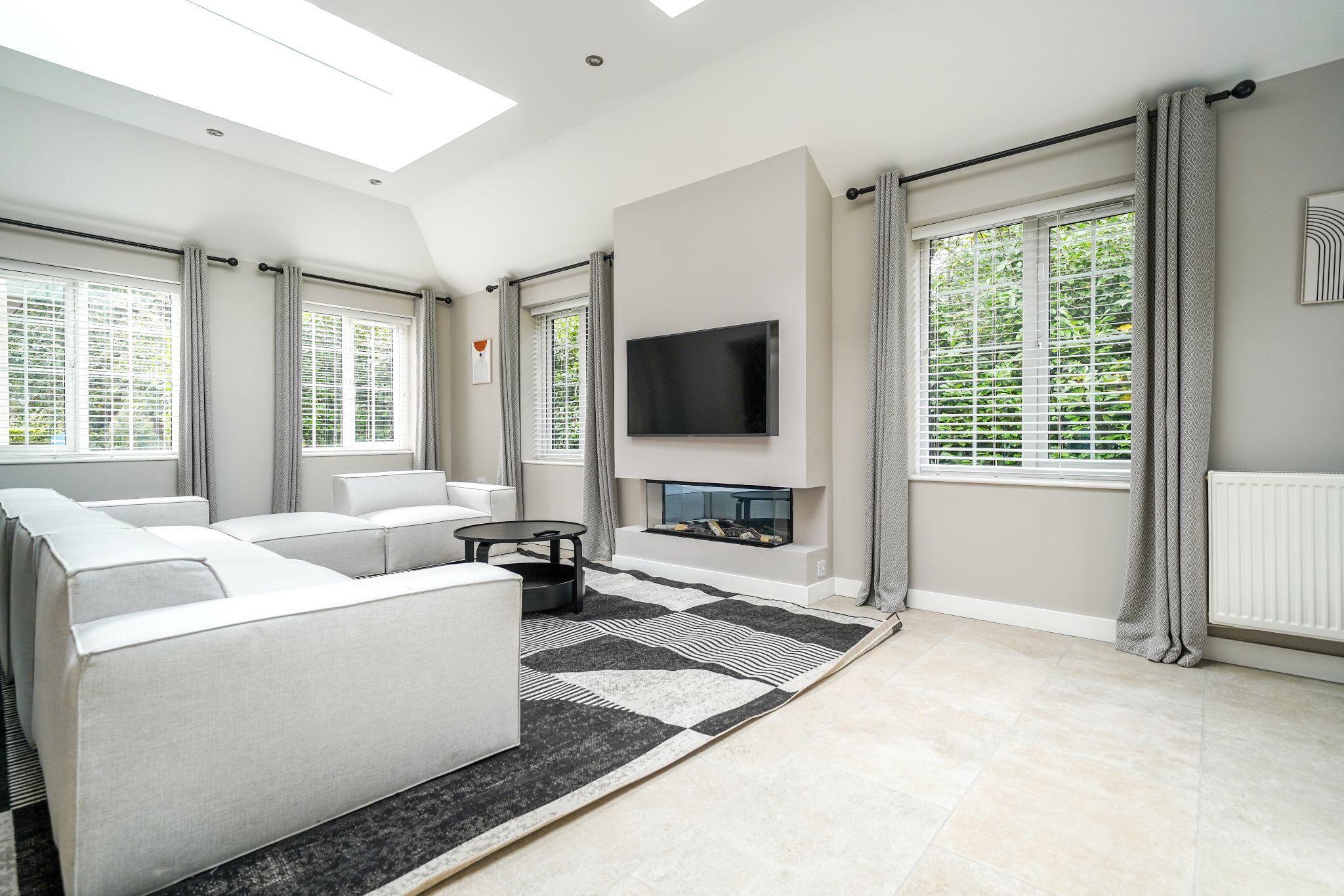 5 bedroom detached house SSTC in Solihull - Photograph 5.