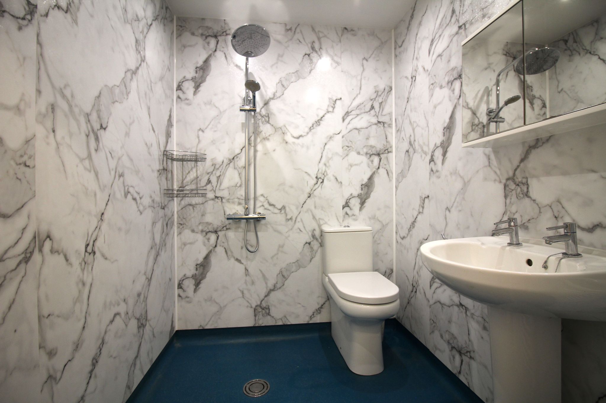 4 bedroom semi-detached house Let Agreed in Solihull - Photograph 12.