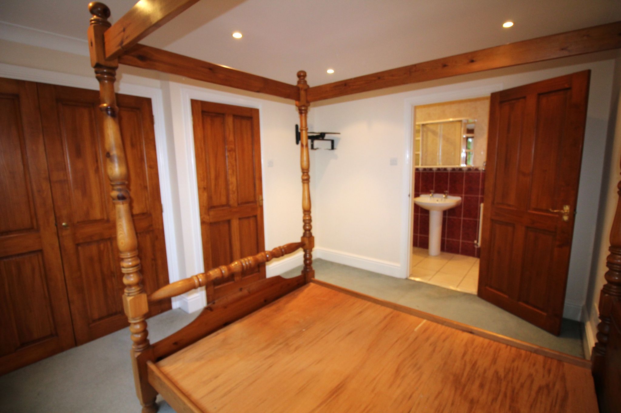 4 bedroom semi-detached house Let Agreed in Solihull - Photograph 17.