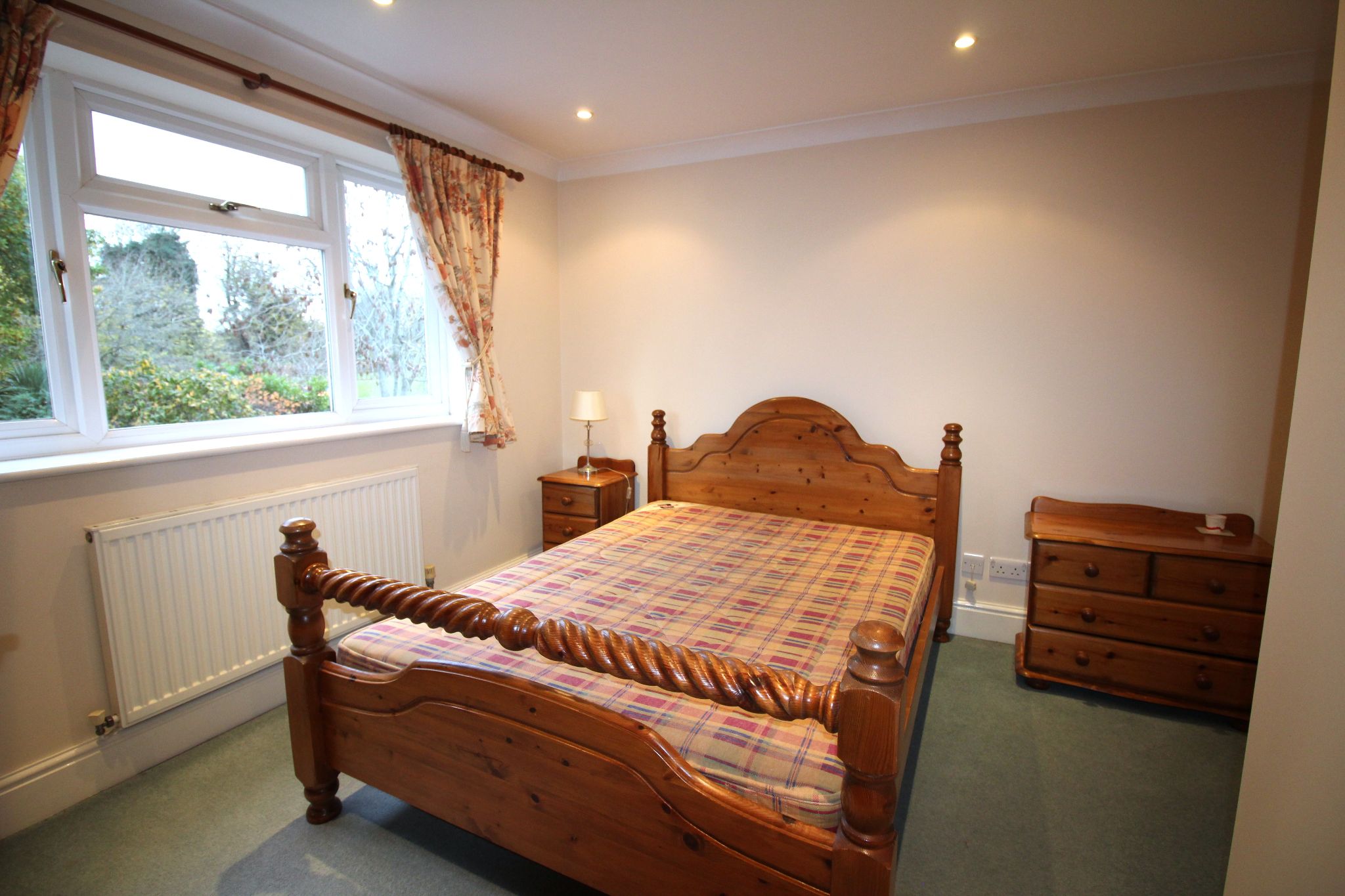 4 bedroom semi-detached house Let Agreed in Solihull - Photograph 13.