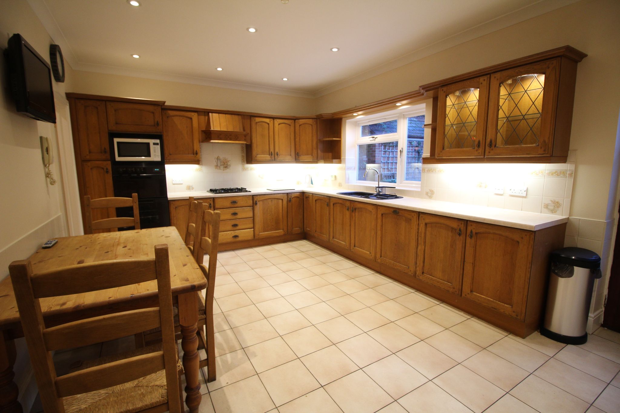 4 bedroom semi-detached house Let Agreed in Solihull - Photograph 3.