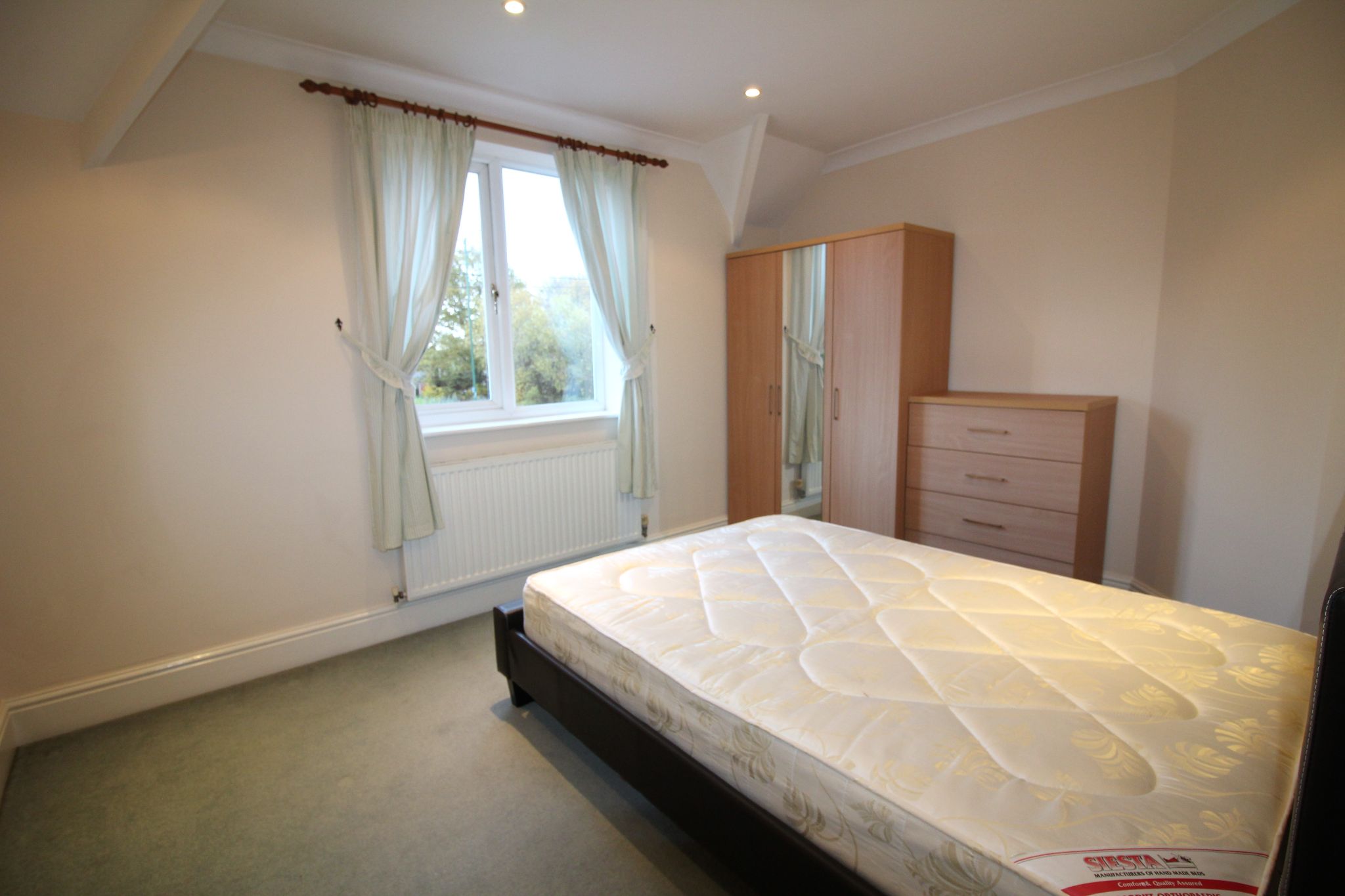 4 bedroom semi-detached house Let Agreed in Solihull - Photograph 11.