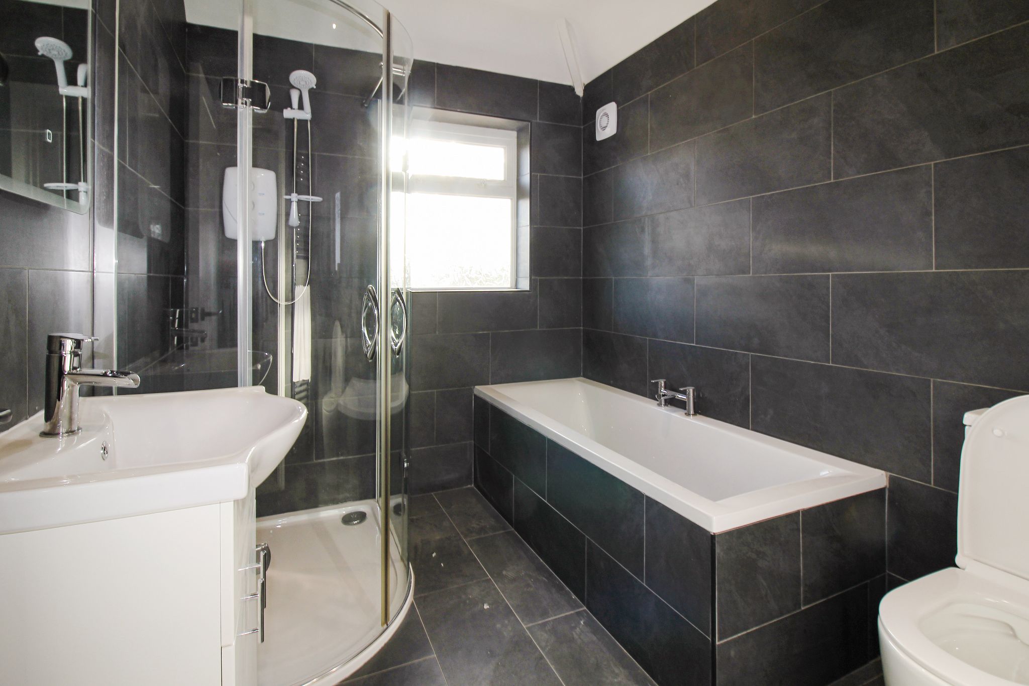 3 bedroom semi-detached house Let Agreed in Solihull - Photograph 11.