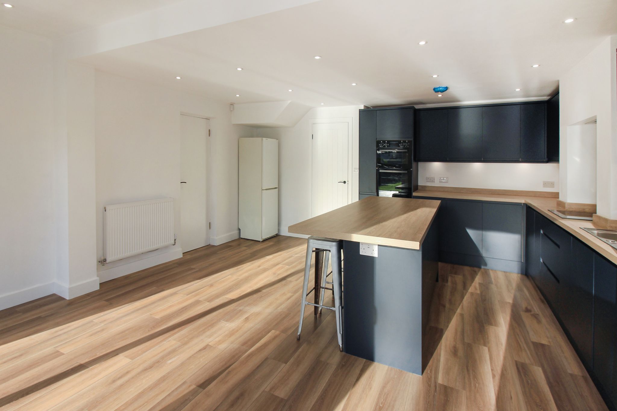 3 bedroom semi-detached house Let Agreed in Solihull - Photograph 5.