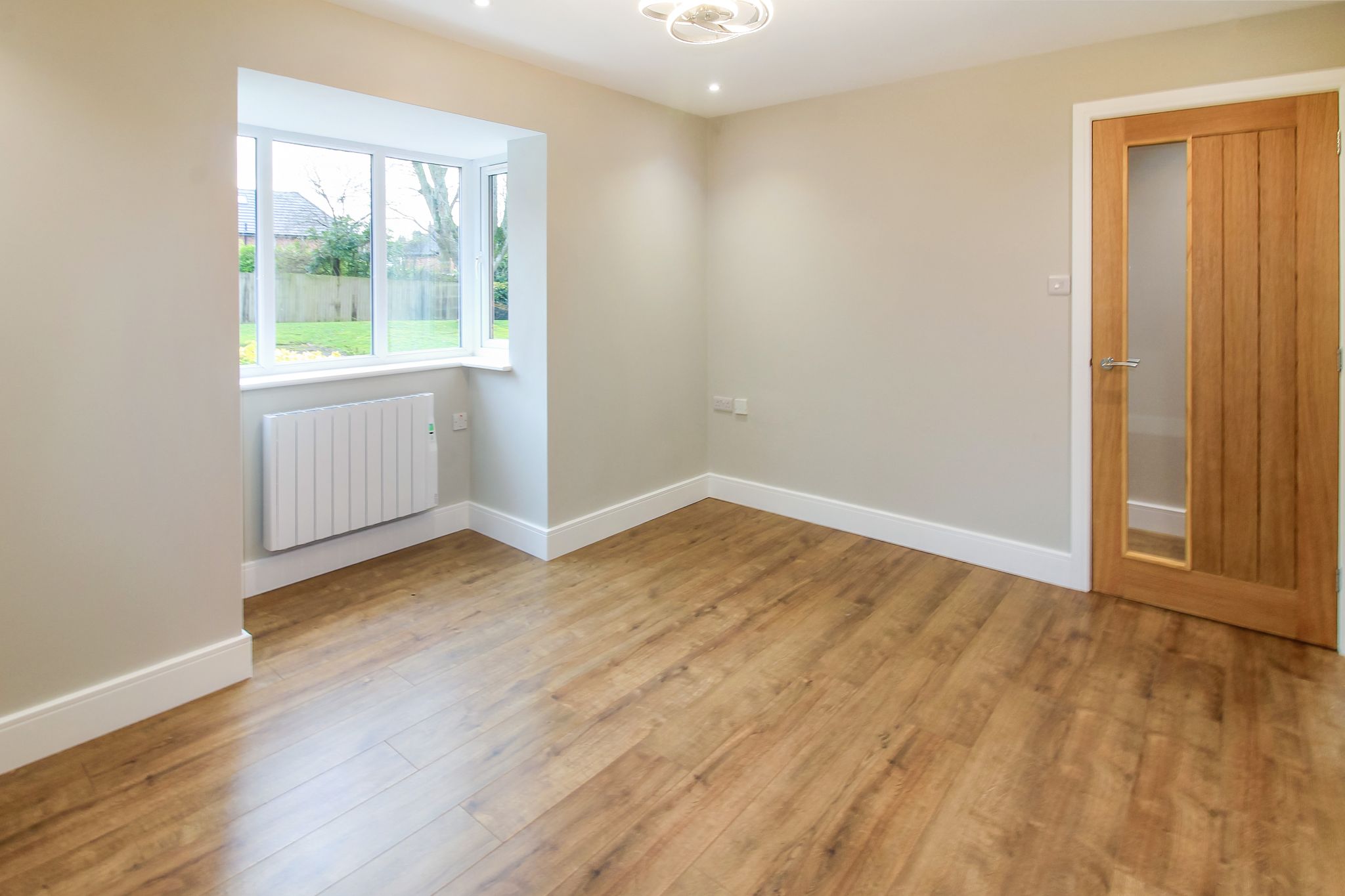 2 bedroom semi-detached bungalow SSTC in Solihull - Photograph 6.