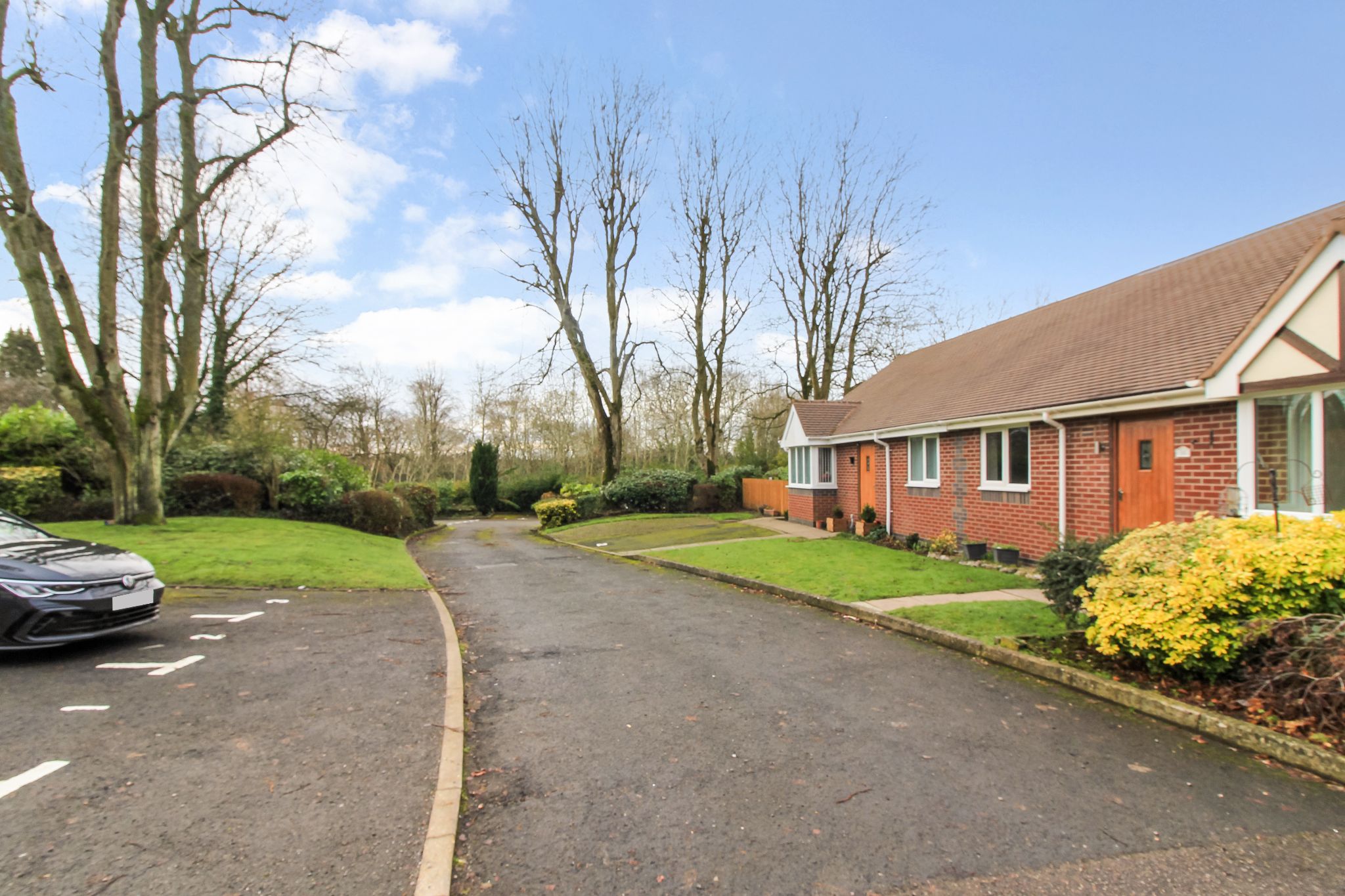 2 bedroom semi-detached bungalow SSTC in Solihull - Photograph 14.