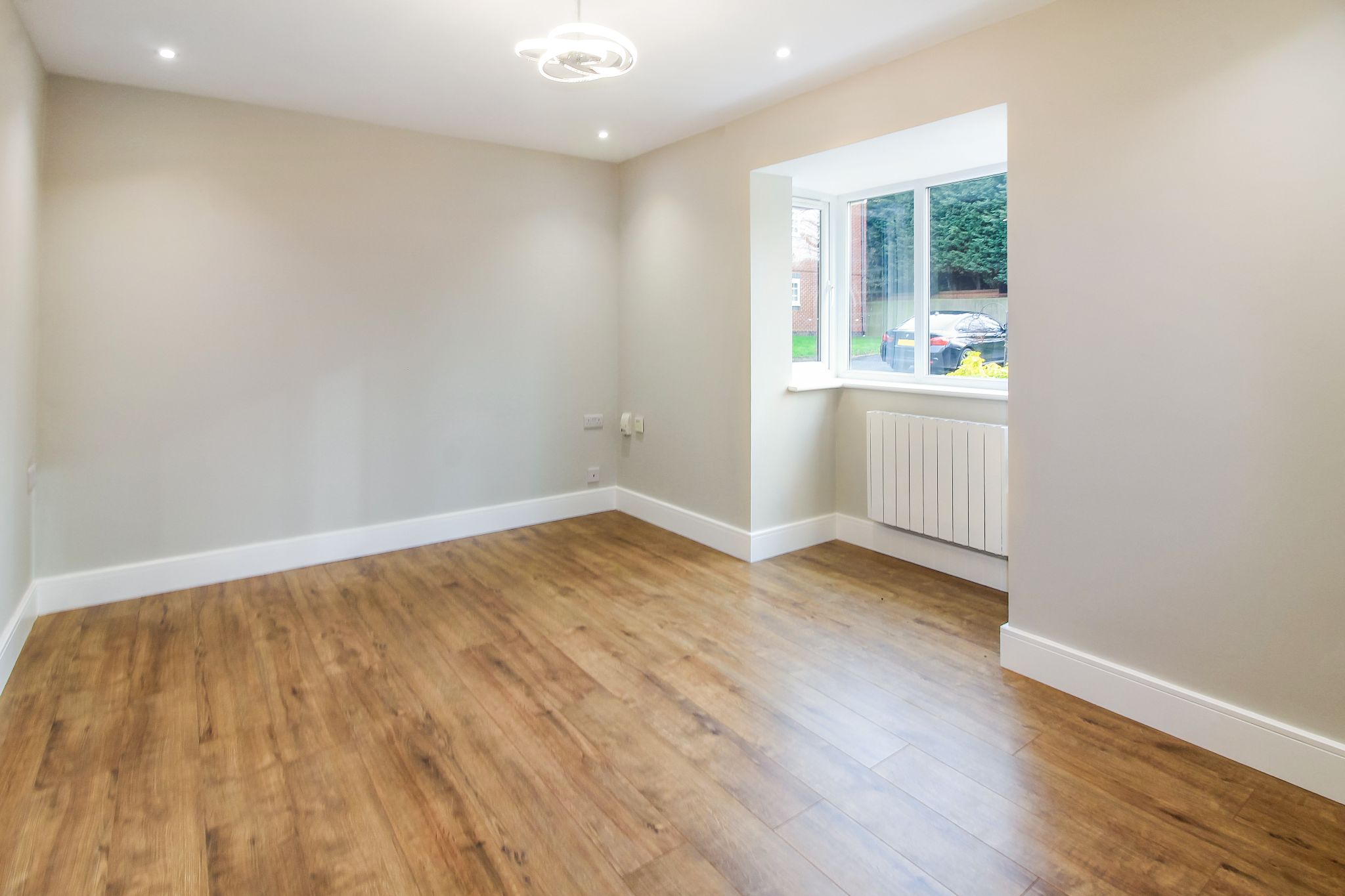 2 bedroom semi-detached bungalow SSTC in Solihull - Photograph 5.