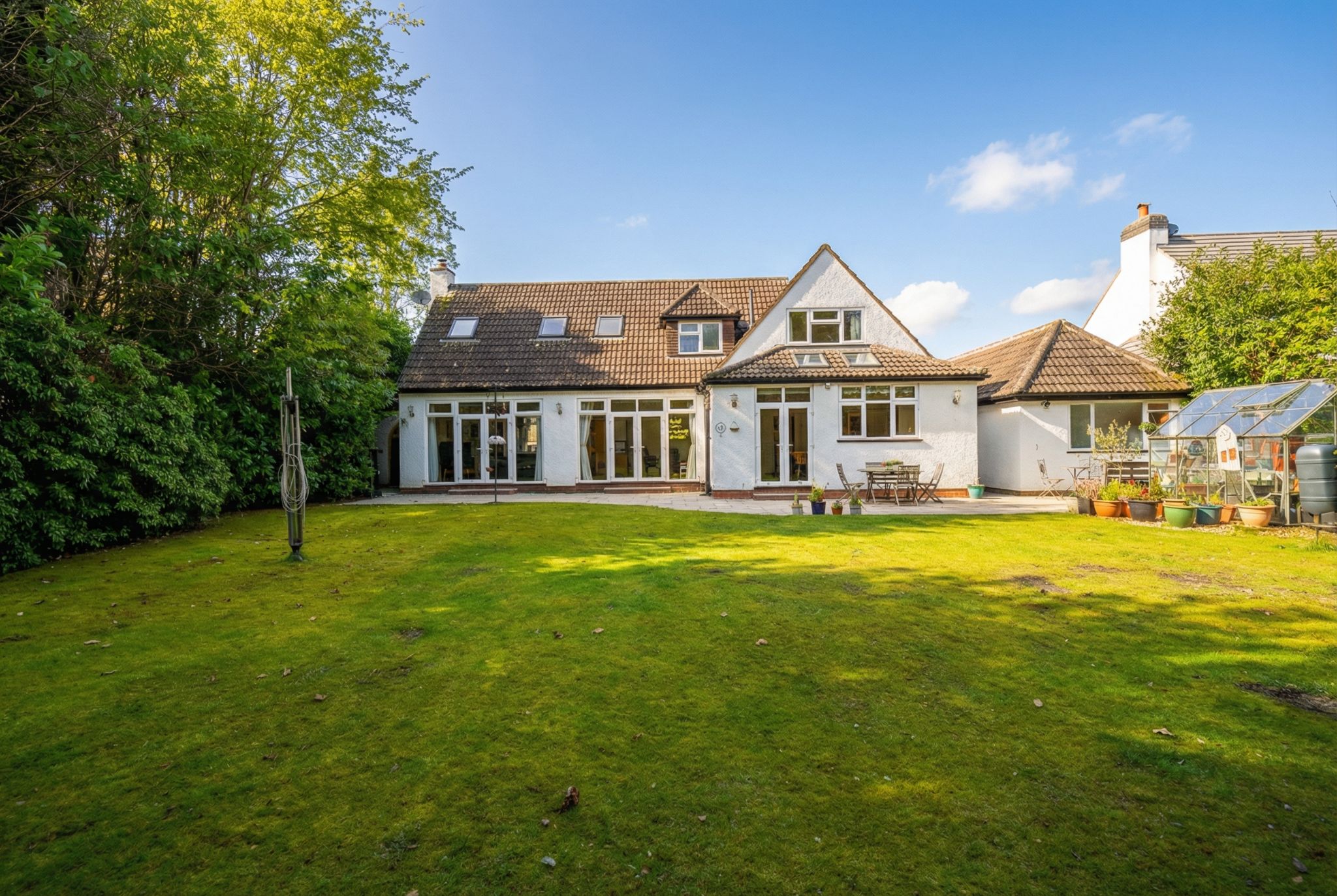 4 bedroom detached house For Sale in Solihull - Photograph 7.
