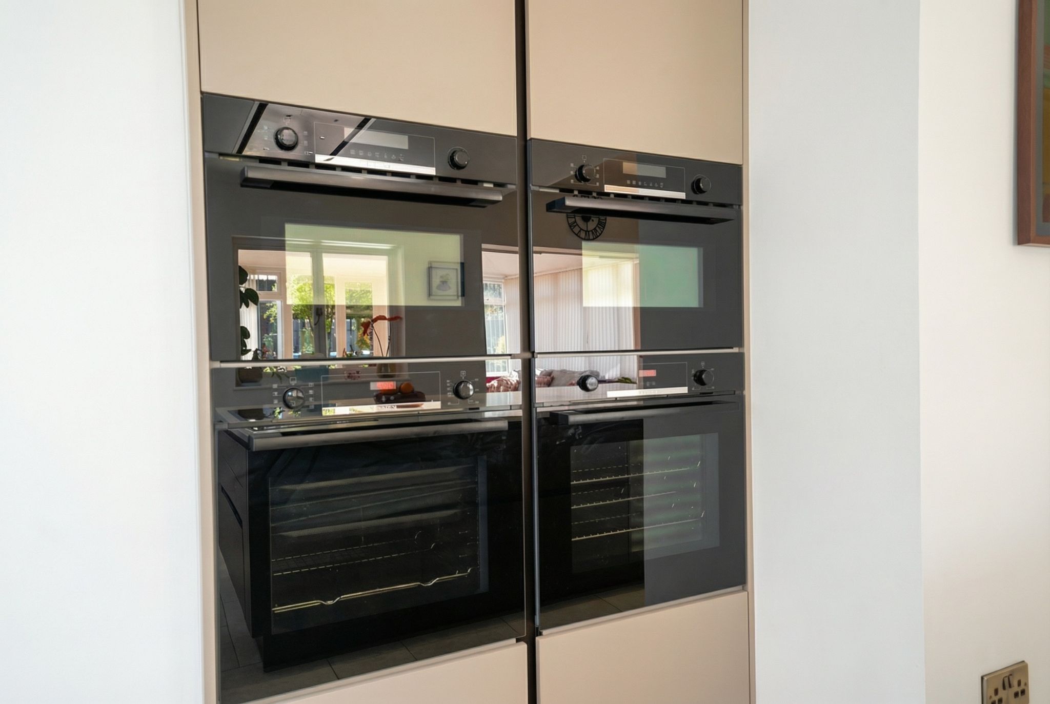 4 bedroom detached house For Sale in Solihull - Photograph 6.