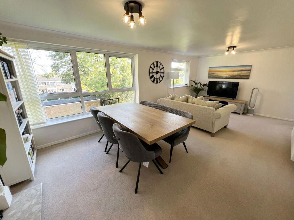 2 bedroom apartment flat/apartment To Let in Solihull - Dining Area.