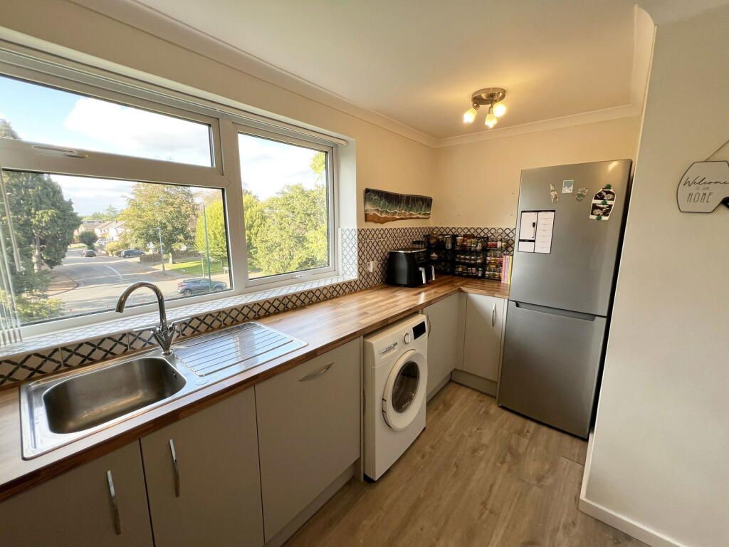 2 bedroom apartment flat/apartment To Let in Solihull - Kitchen.