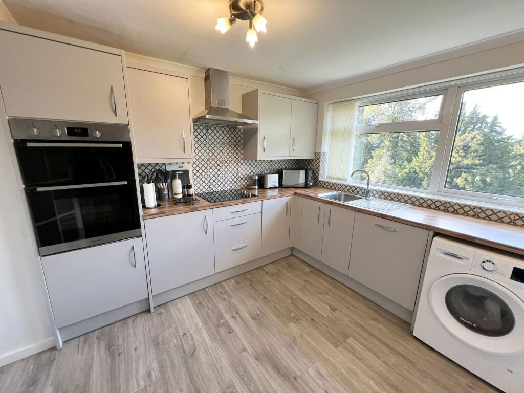 2 bedroom apartment flat/apartment To Let in Solihull - Kitchen.