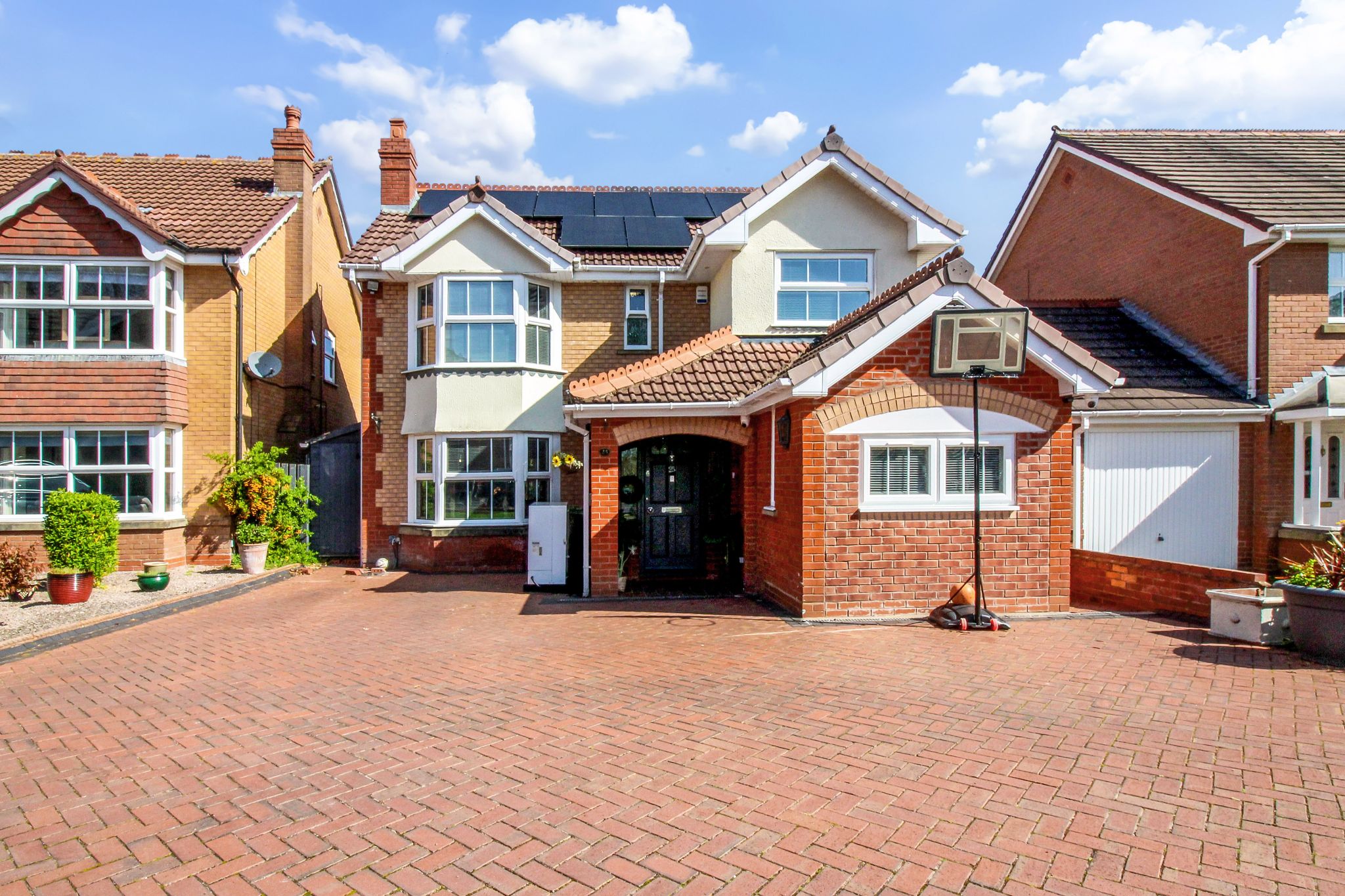 4 bedroom detached house To Let in Solihull - Property photograph.
