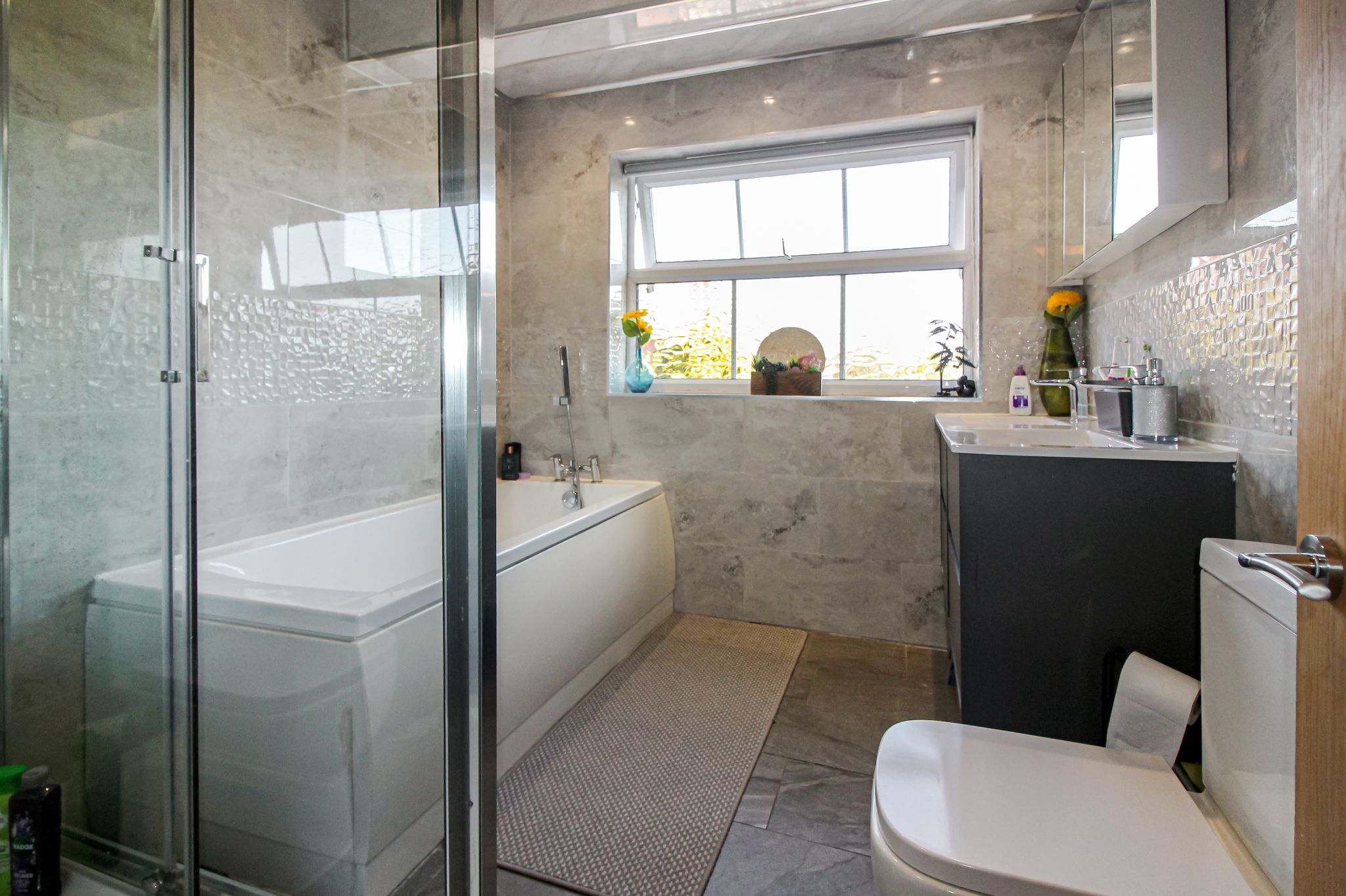 4 bedroom detached house To Let in Solihull - Photograph 14.