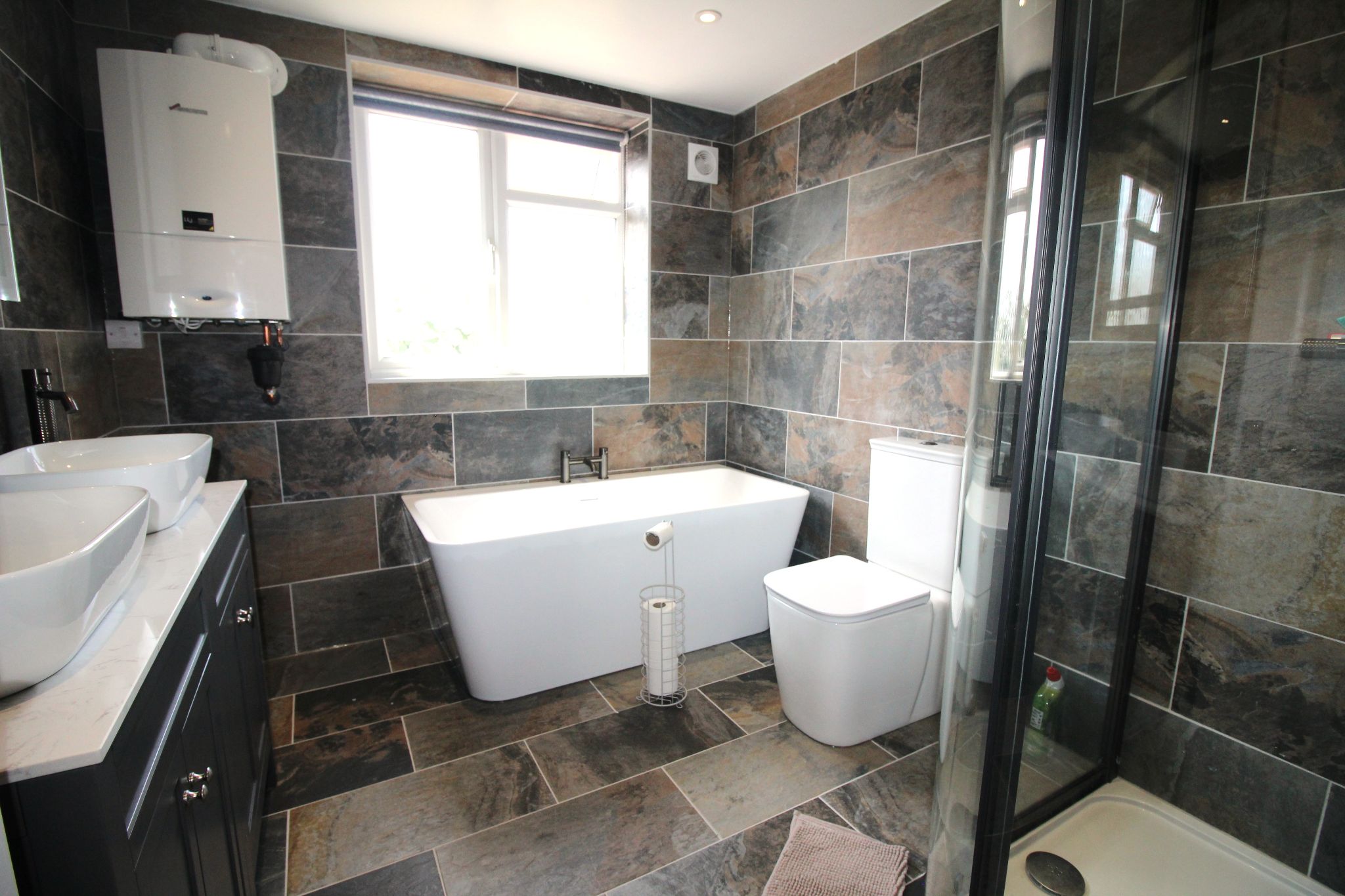 3 bedroom detached house To Let in Solihull - Photograph 8.