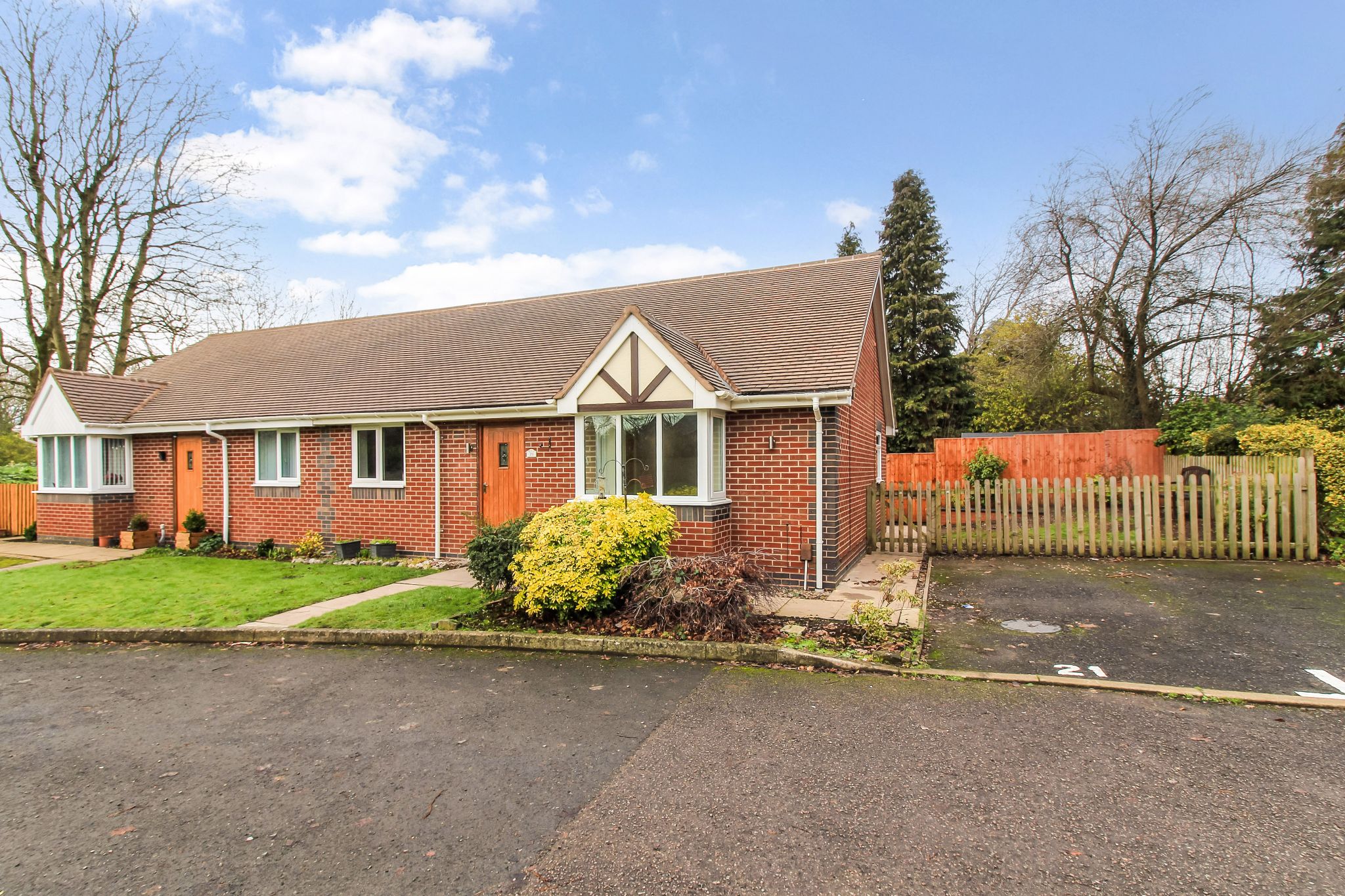 2 bedroom semi-detached bungalow To Let in Solihull - Property photograph.