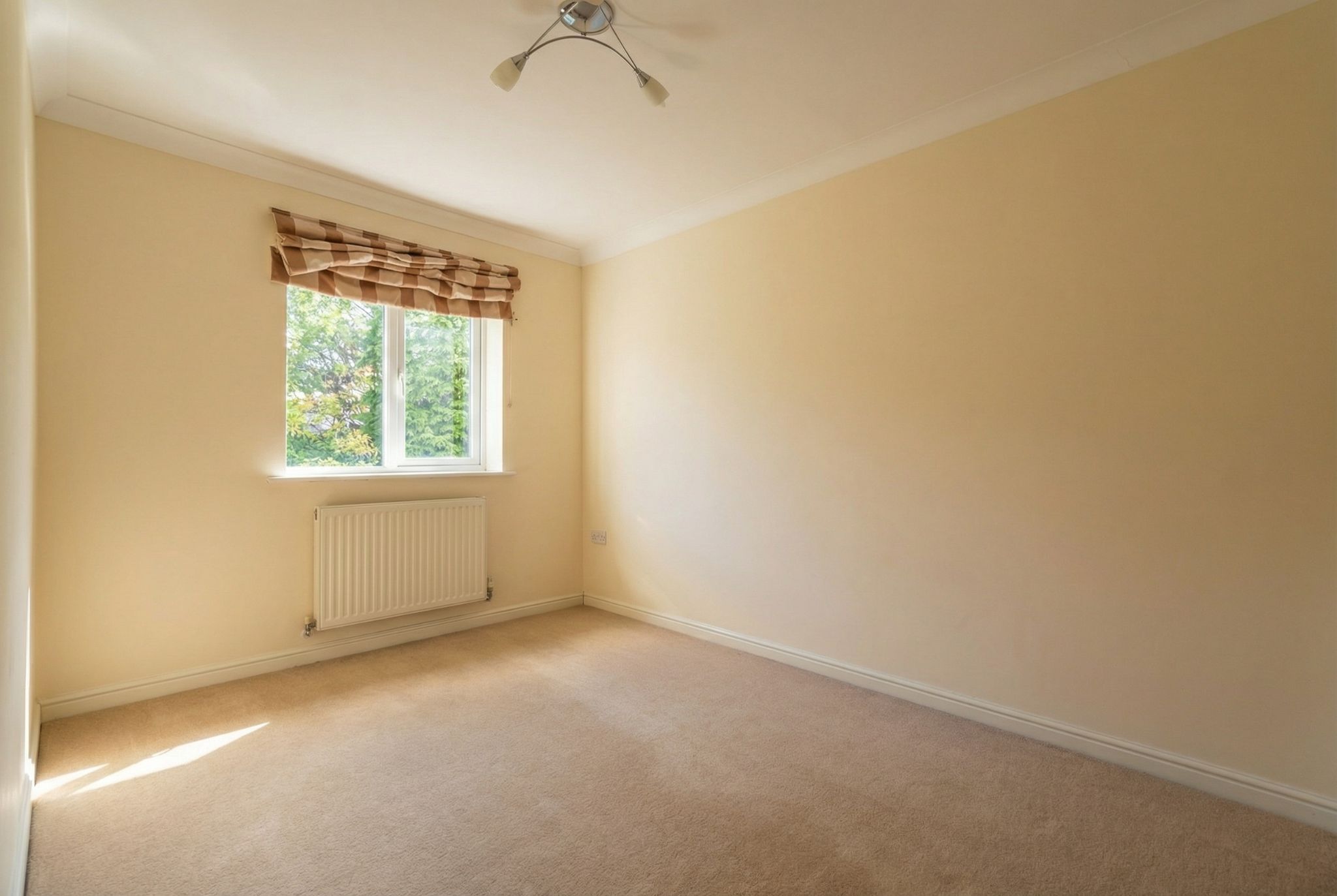 4 bedroom detached house To Let in Solihull - Photograph 16.