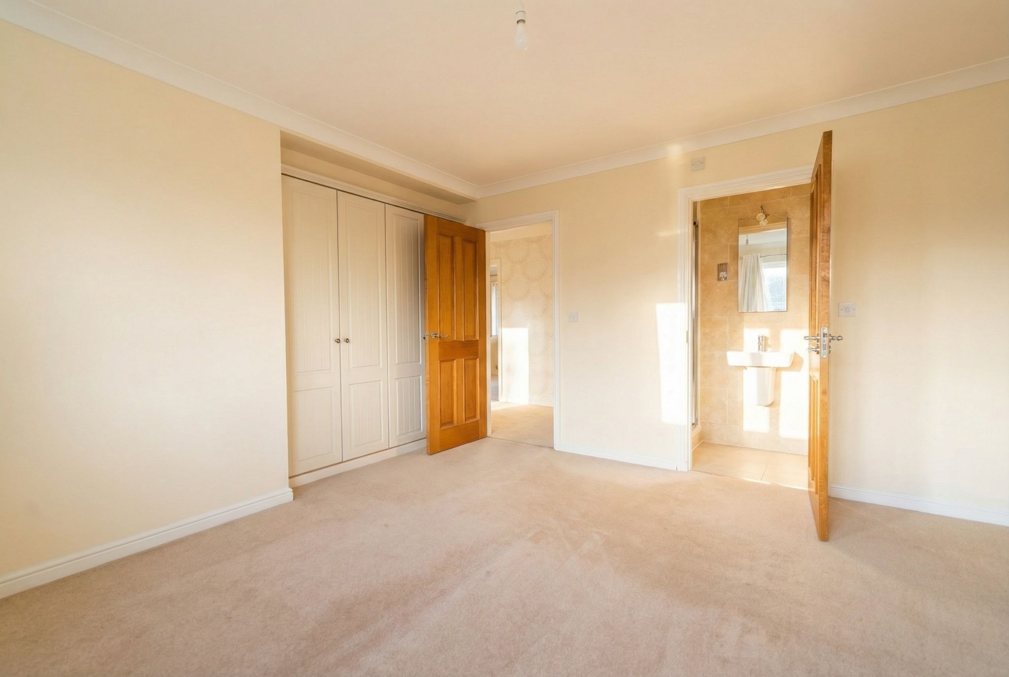 4 bedroom detached house To Let in Solihull - Photograph 12.