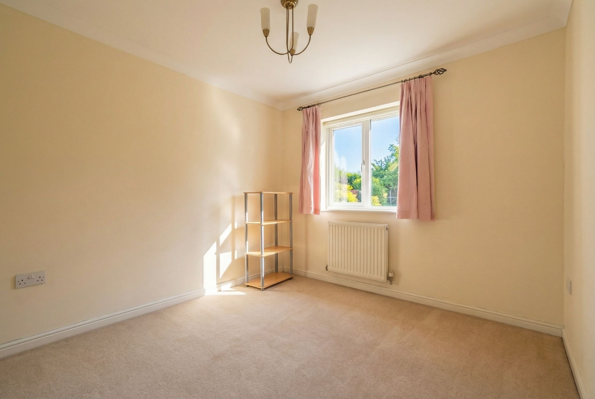 4 bedroom detached house To Let in Solihull - Photograph 17.