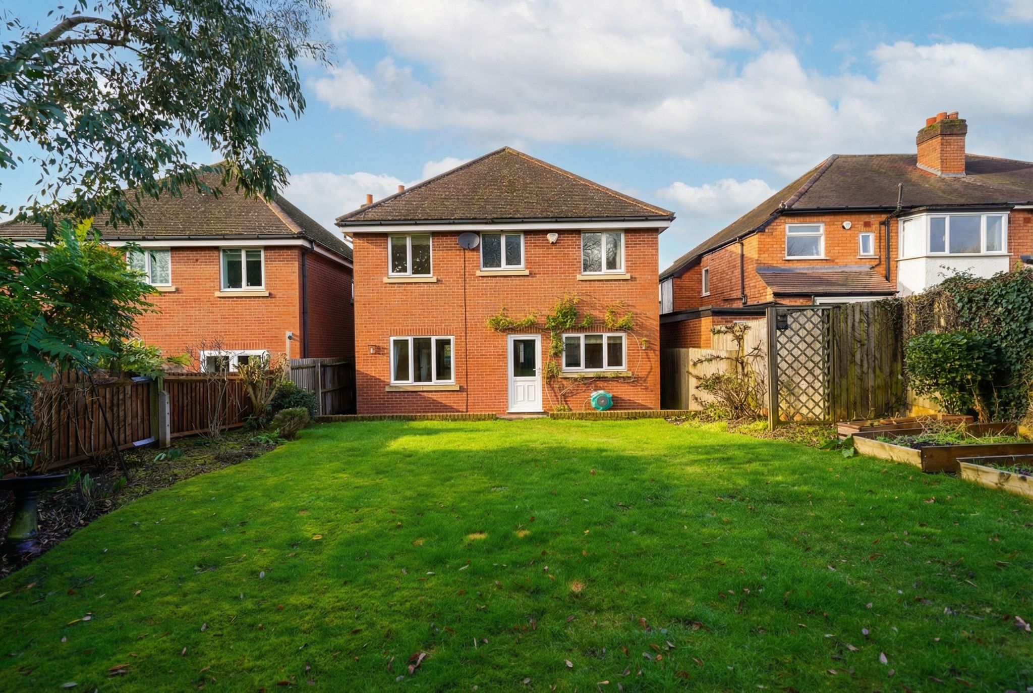 4 bedroom detached house To Let in Solihull - Photograph 18.