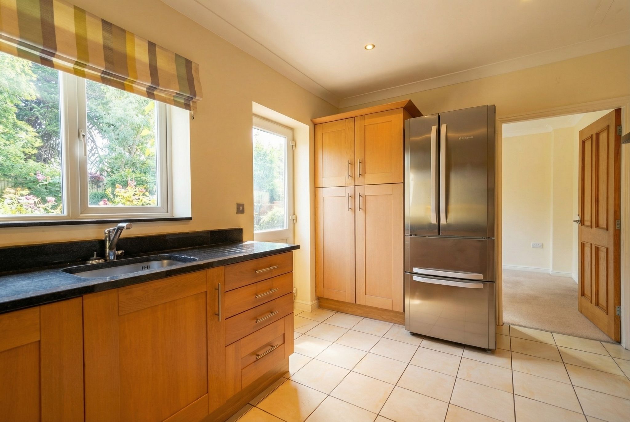 4 bedroom detached house To Let in Solihull - Photograph 8.