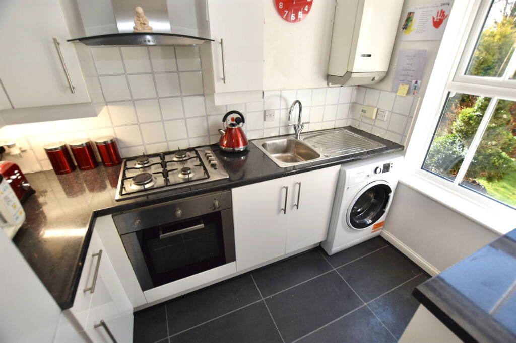 2 bedroom mid terraced house To Let in Solihull - Photograph 3.