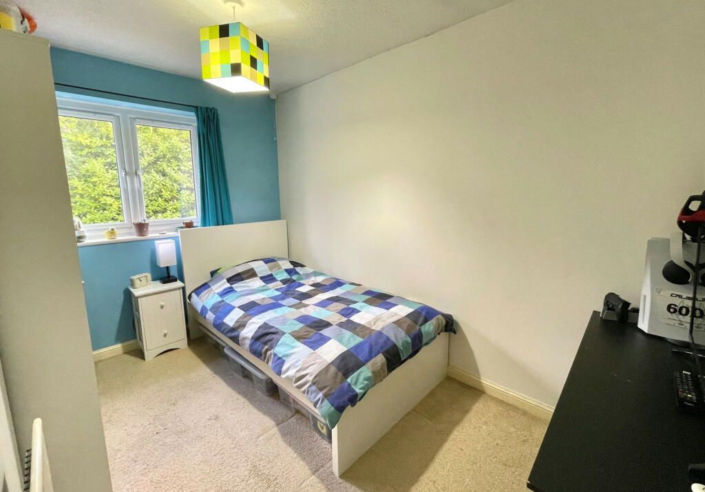 2 bedroom mid terraced house To Let in Solihull - Photograph 10.