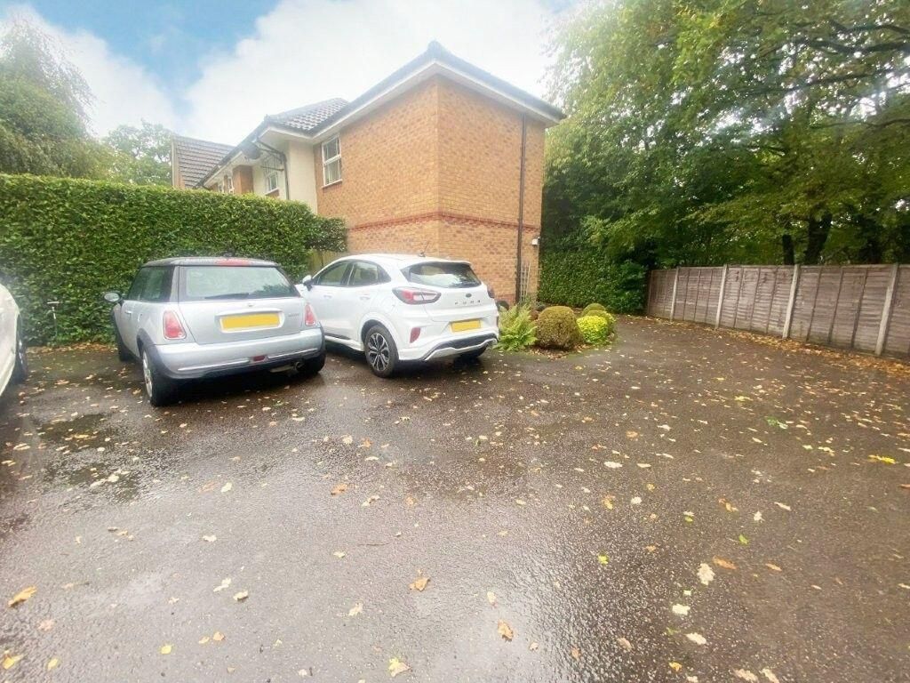 2 bedroom mid terraced house To Let in Solihull - Photograph 12.