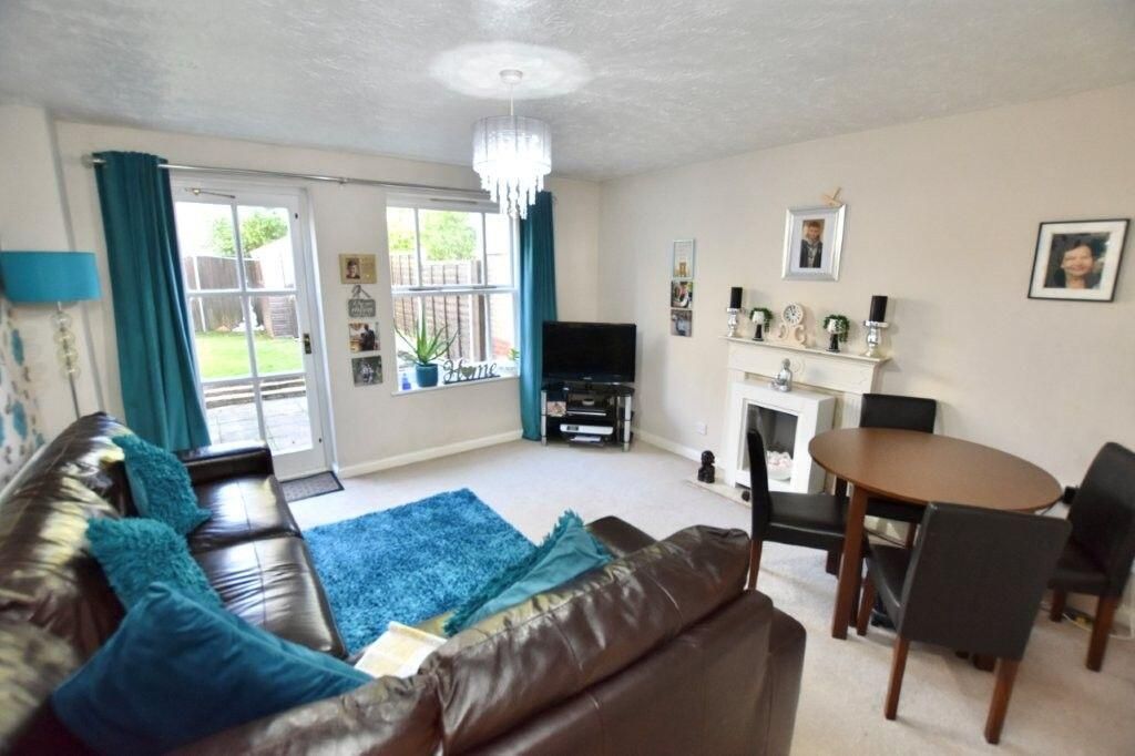 2 bedroom mid terraced house To Let in Solihull - Photograph 2.