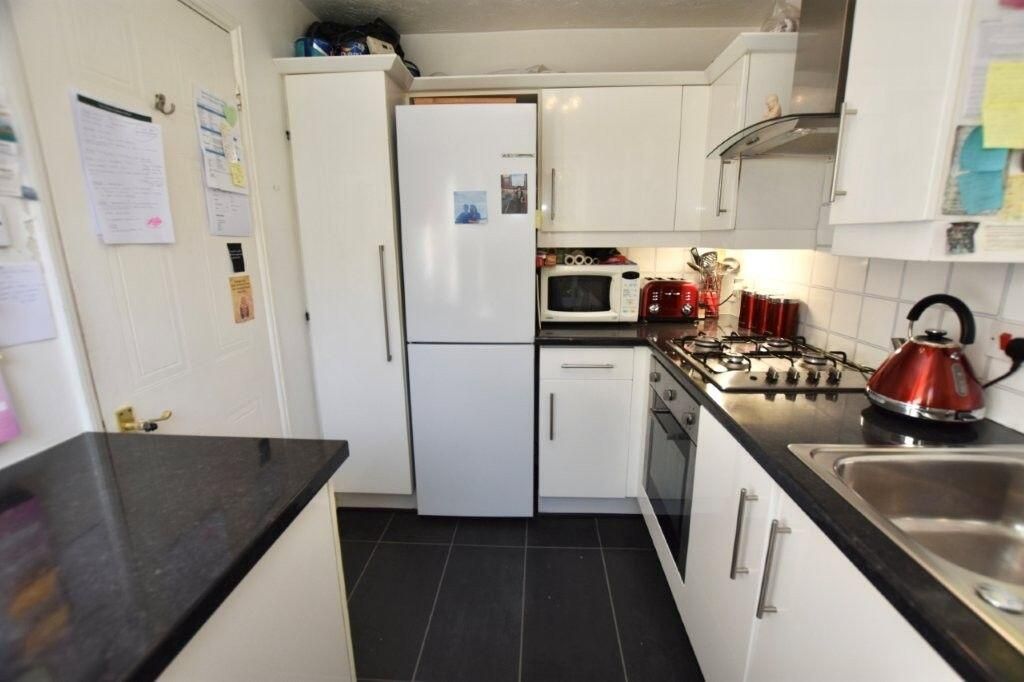 2 bedroom mid terraced house To Let in Solihull - Photograph 4.
