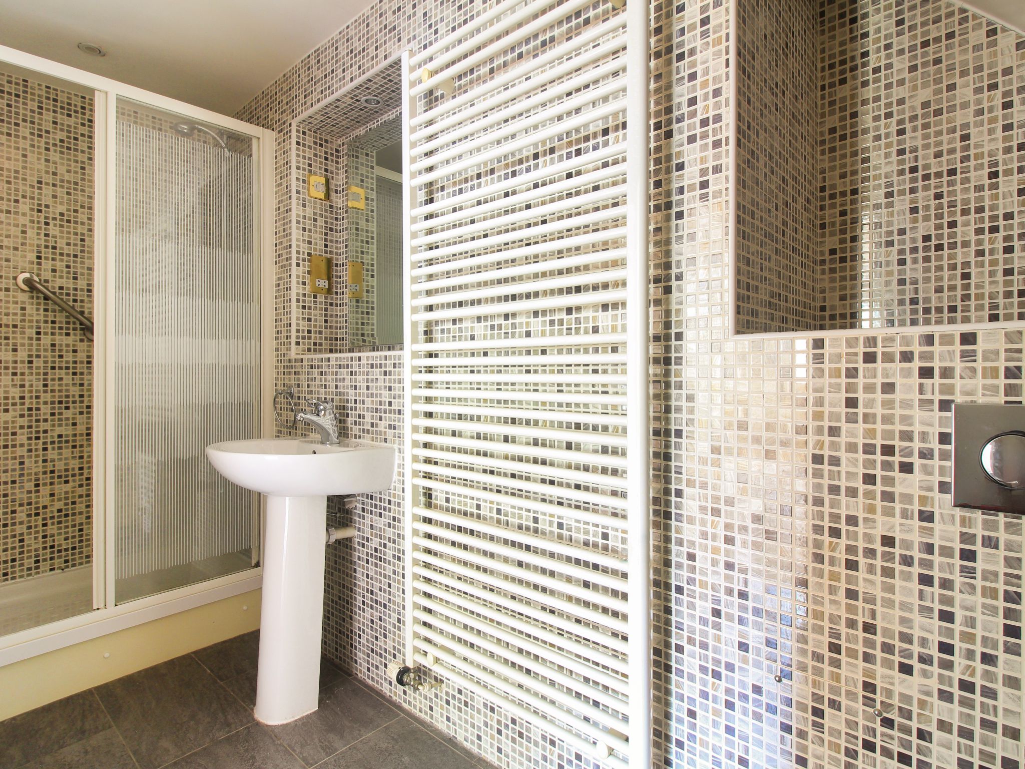 3 bedroom apartment flat/apartment For Sale in Solihull - Photograph 5.