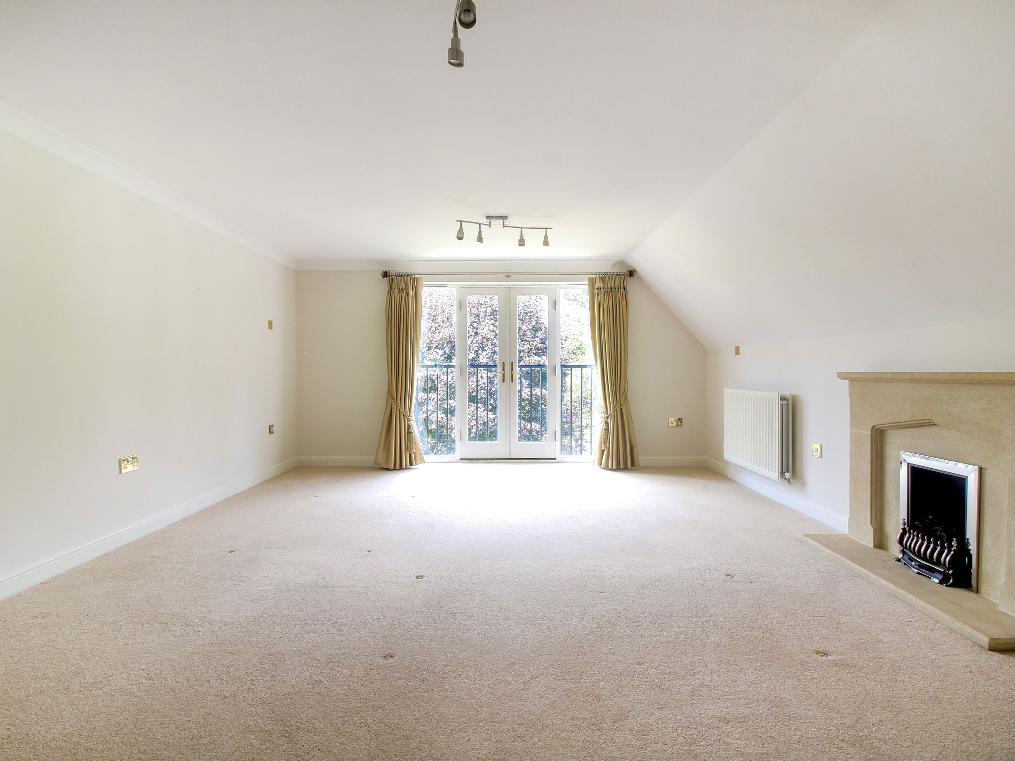 3 bedroom apartment flat/apartment For Sale in Solihull - Property photograph.