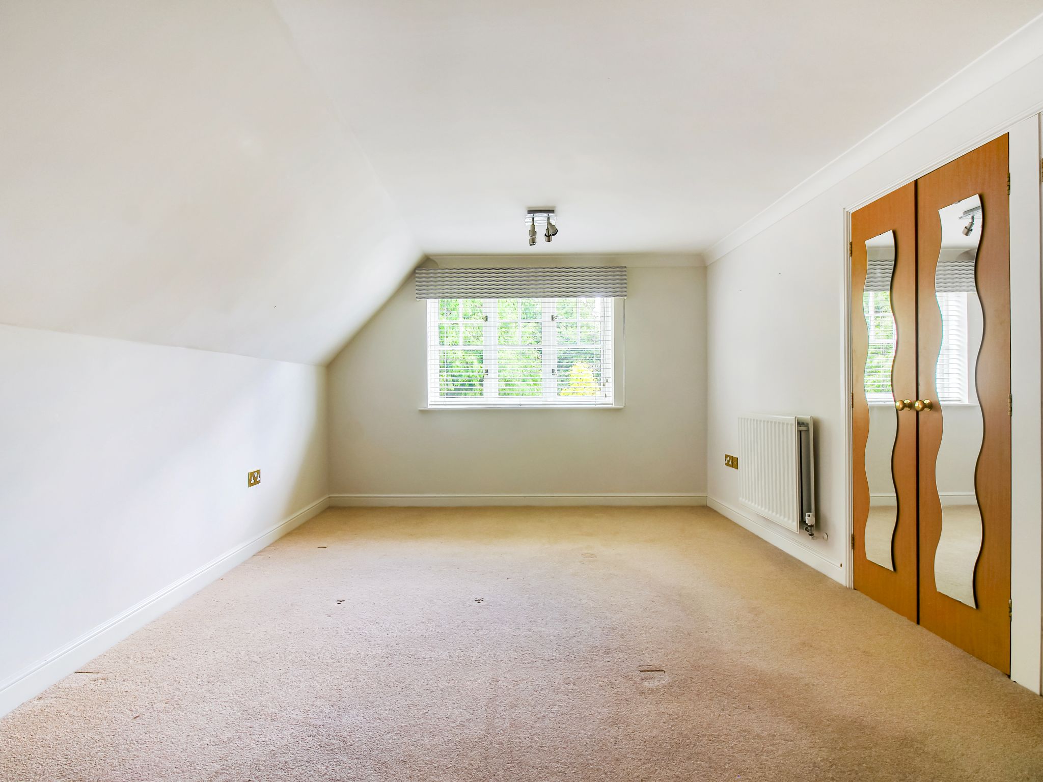3 bedroom apartment flat/apartment For Sale in Solihull - Photograph 4.