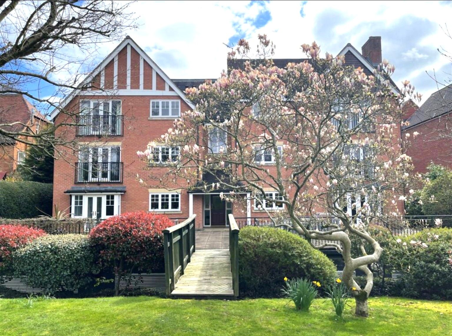 3 bedroom apartment flat/apartment For Sale in Solihull - Property photograph.