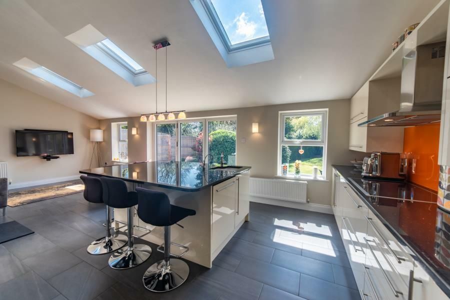 3 bedroom detached house For Sale in Solihull - Property photograph.