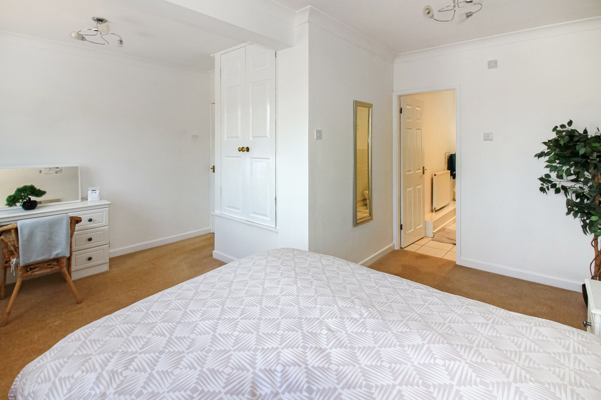 3 bedroom semi-detached house SSTC in Solihull - Photograph 10.